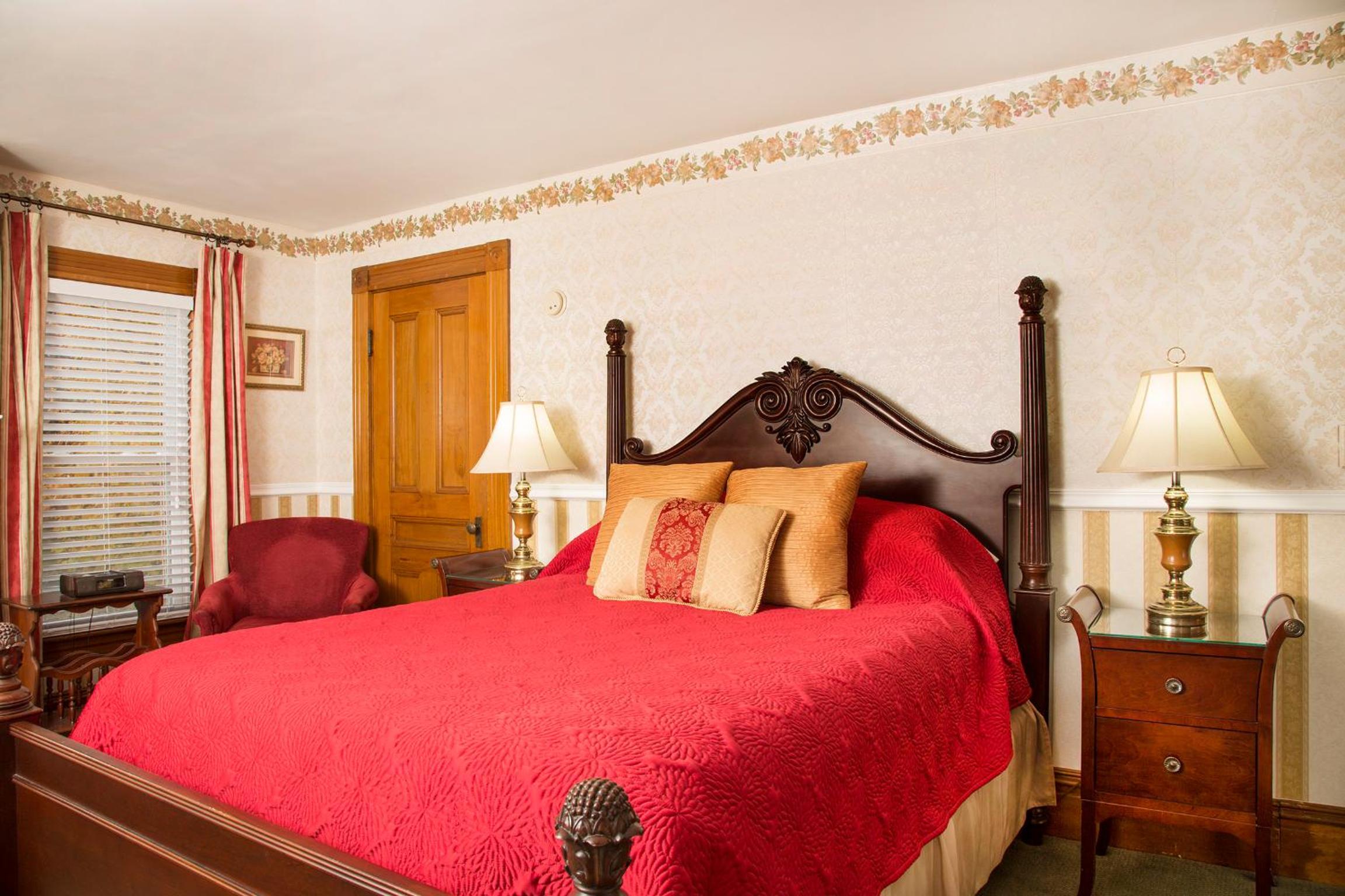 Grant Deluxe Bedroom photo 2