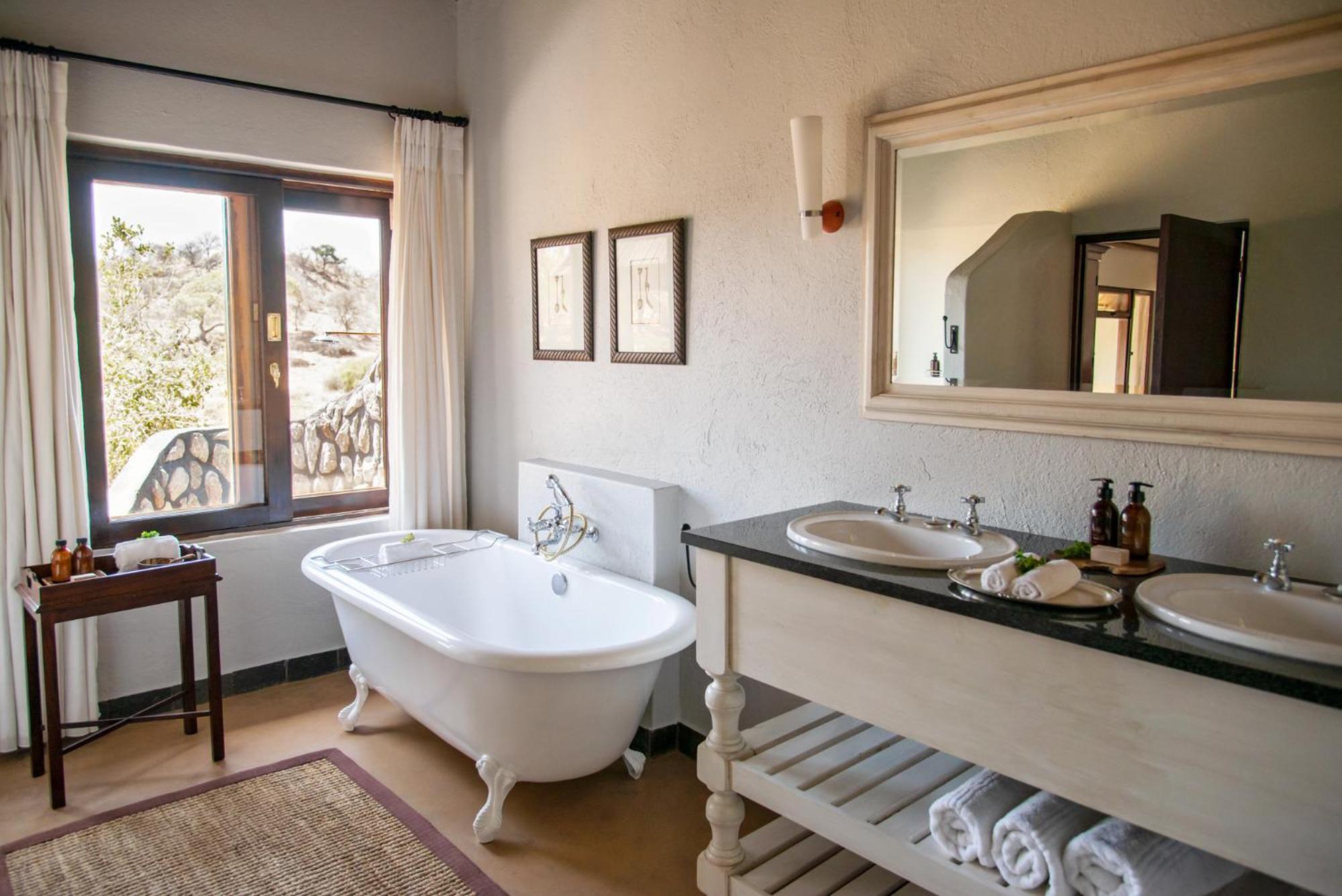 Deluxe Suite - Photo 3