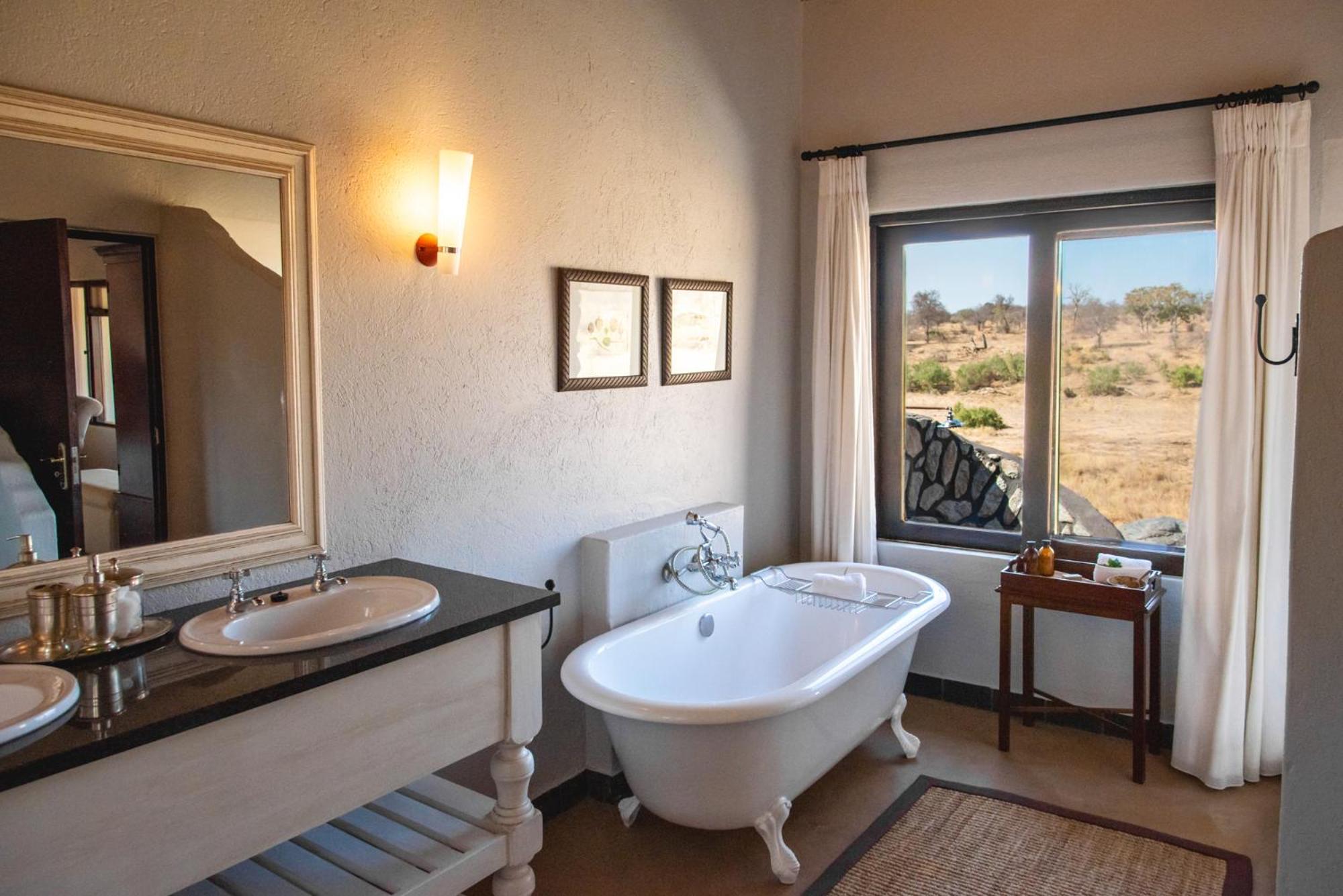 Deluxe Suite - Photo 5