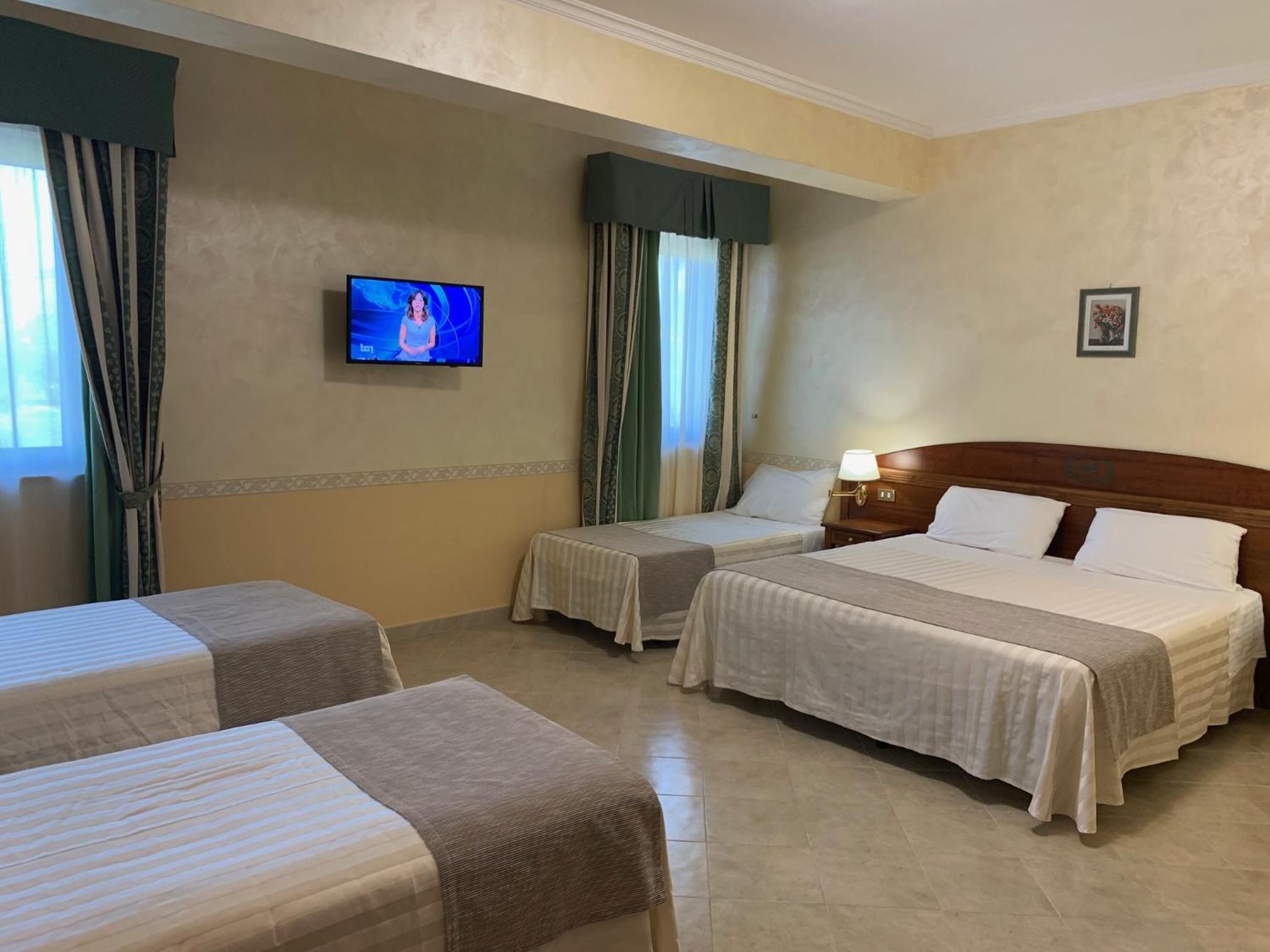 Quadruple Room - Photo 2
