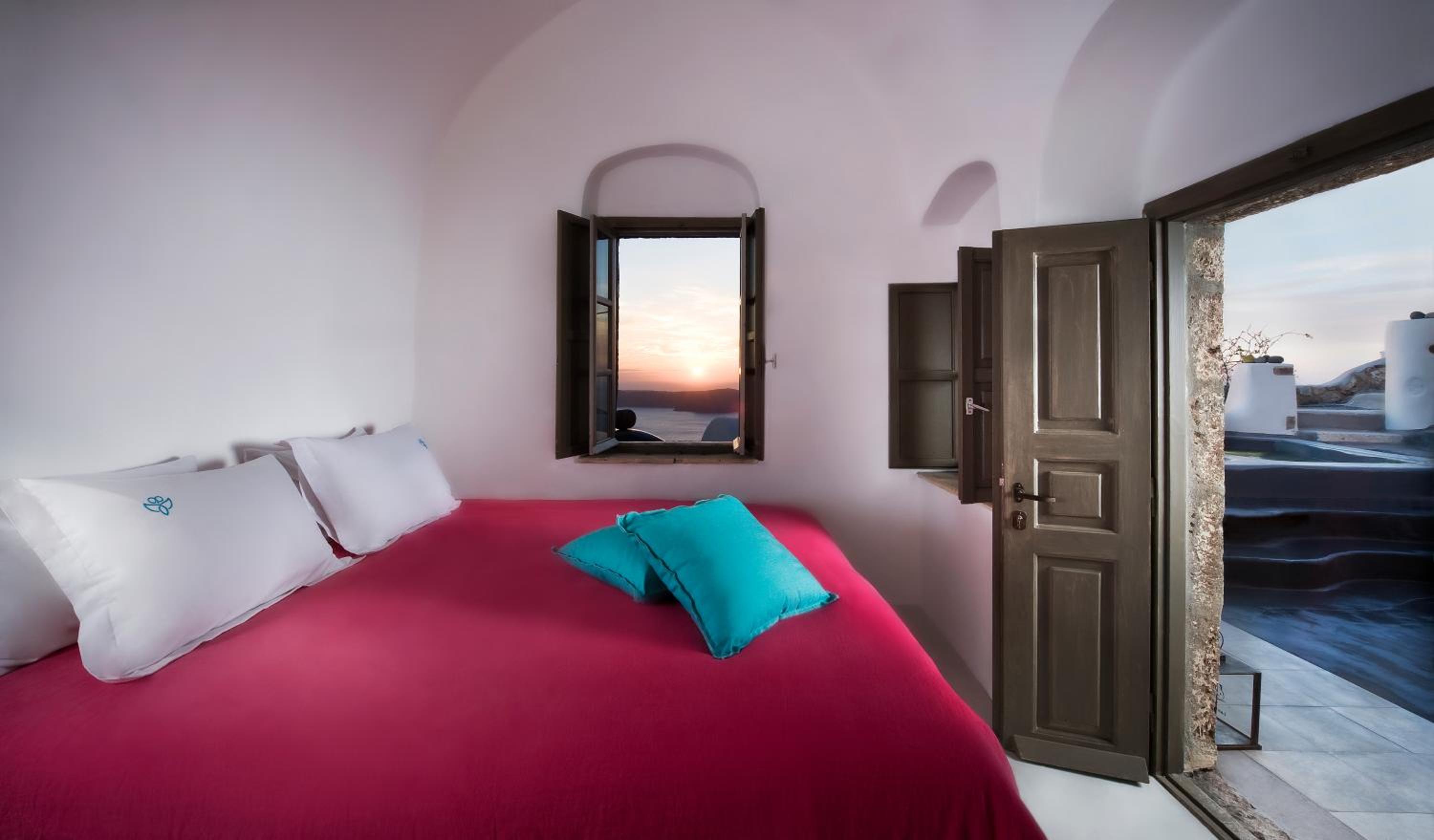 Aroma - Superior Cave Room with Outdoor Plunge Pool & Caldera View