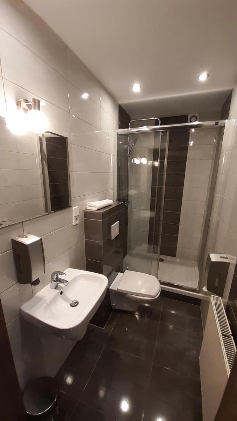 Single Room with Private Bathroom photo 3