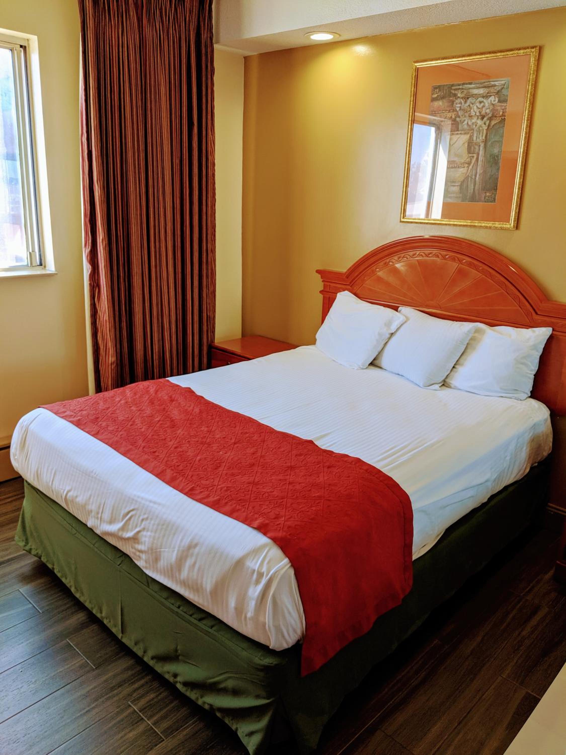Queen Room photo 3