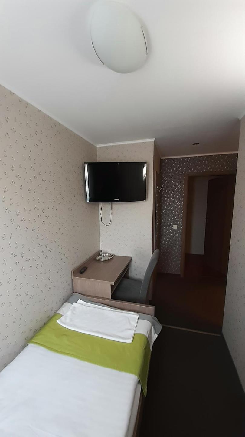 Single Room with Private Bathroom photo 2