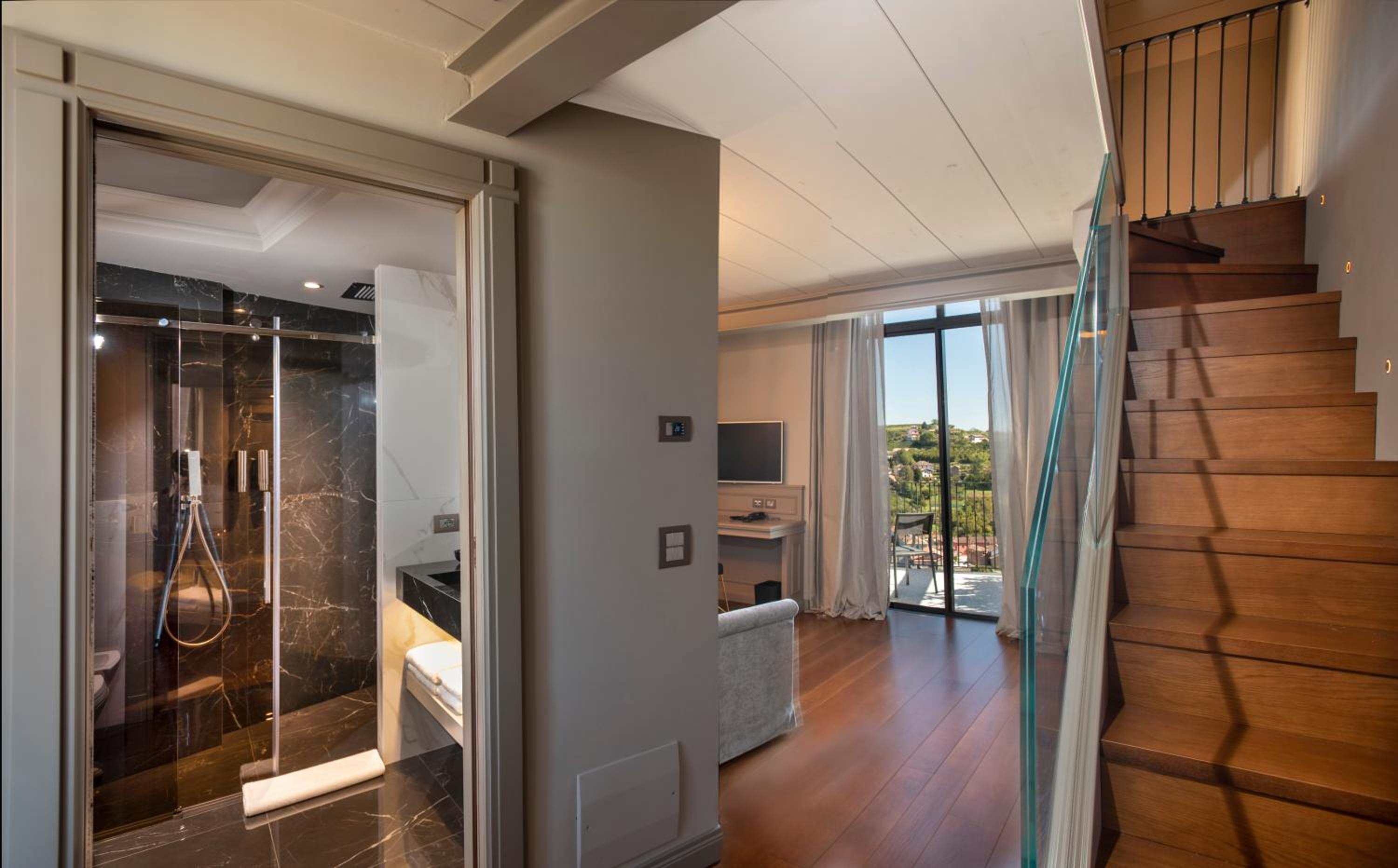 Suite - Photo 8