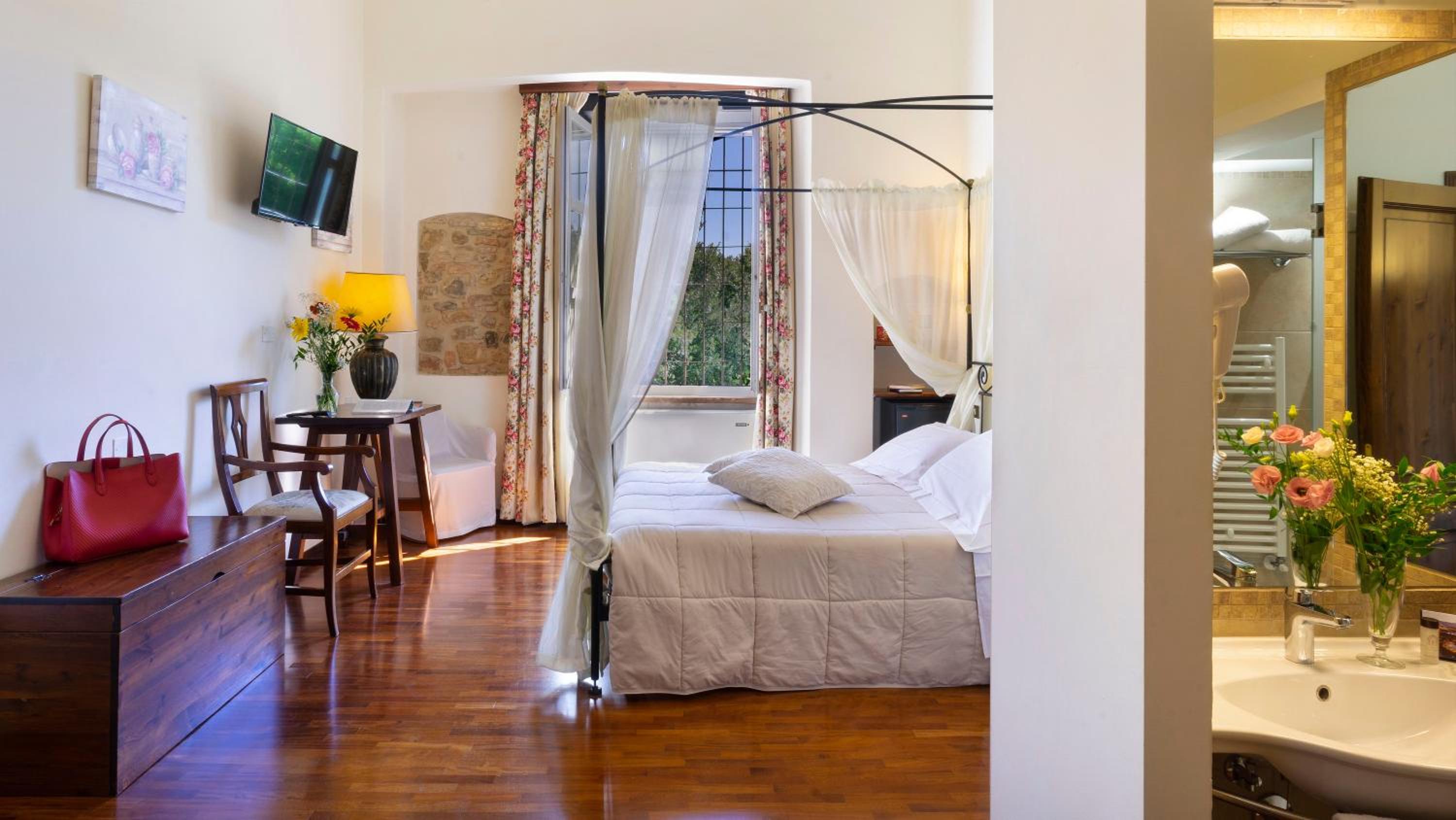 Superior Double or Twin Room - Photo 8