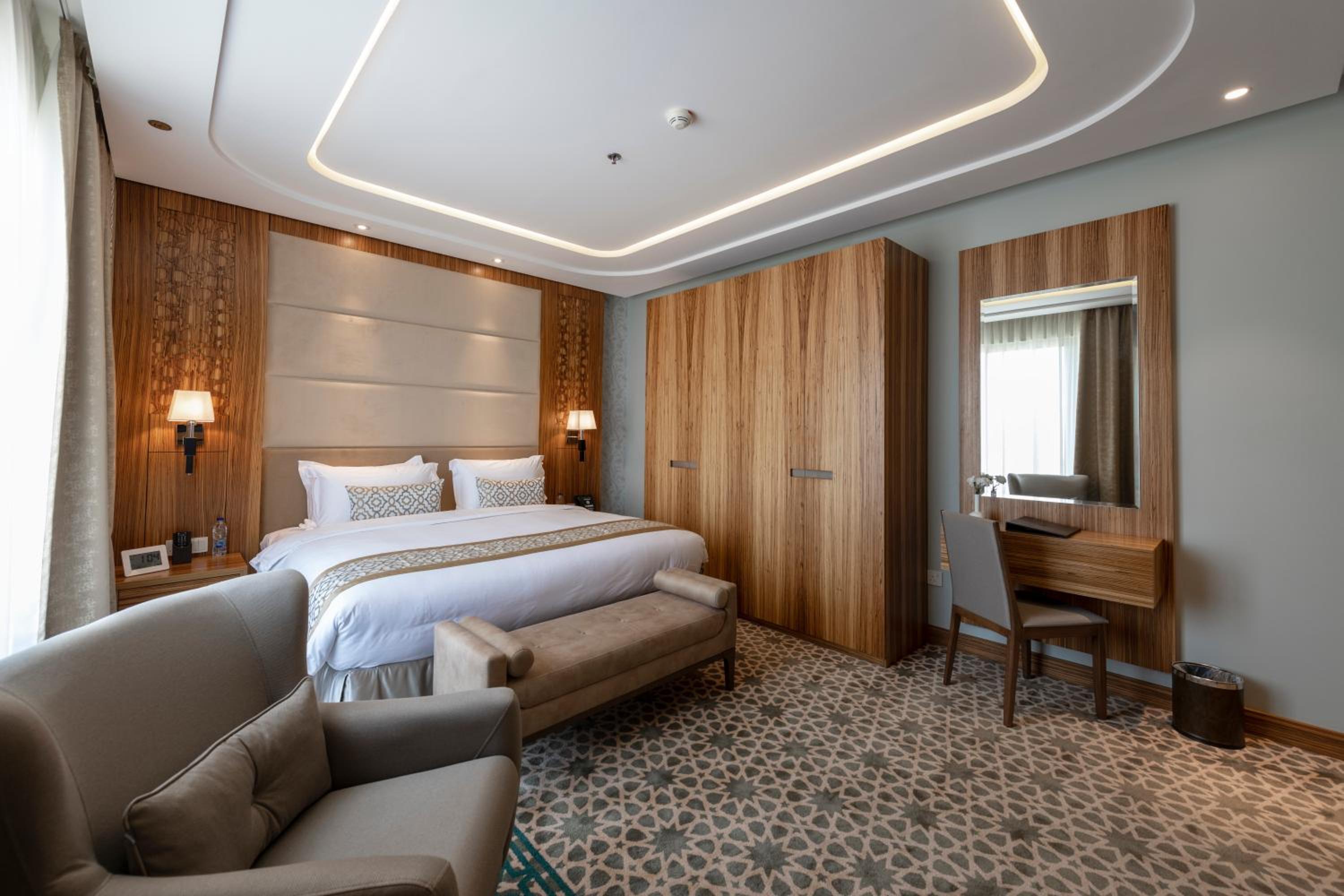 Deluxe King Room - Photo 3