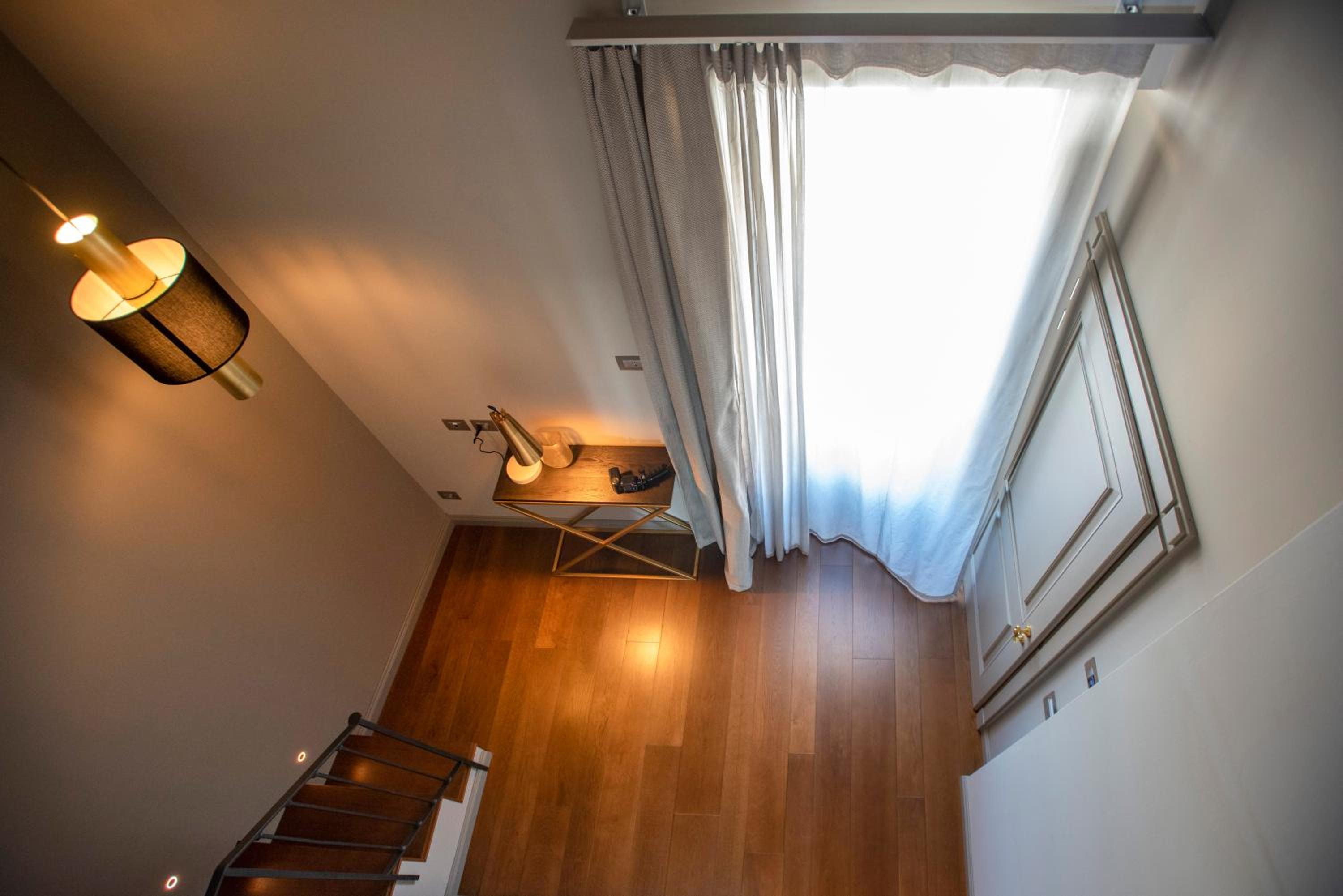 Suite - Photo 5