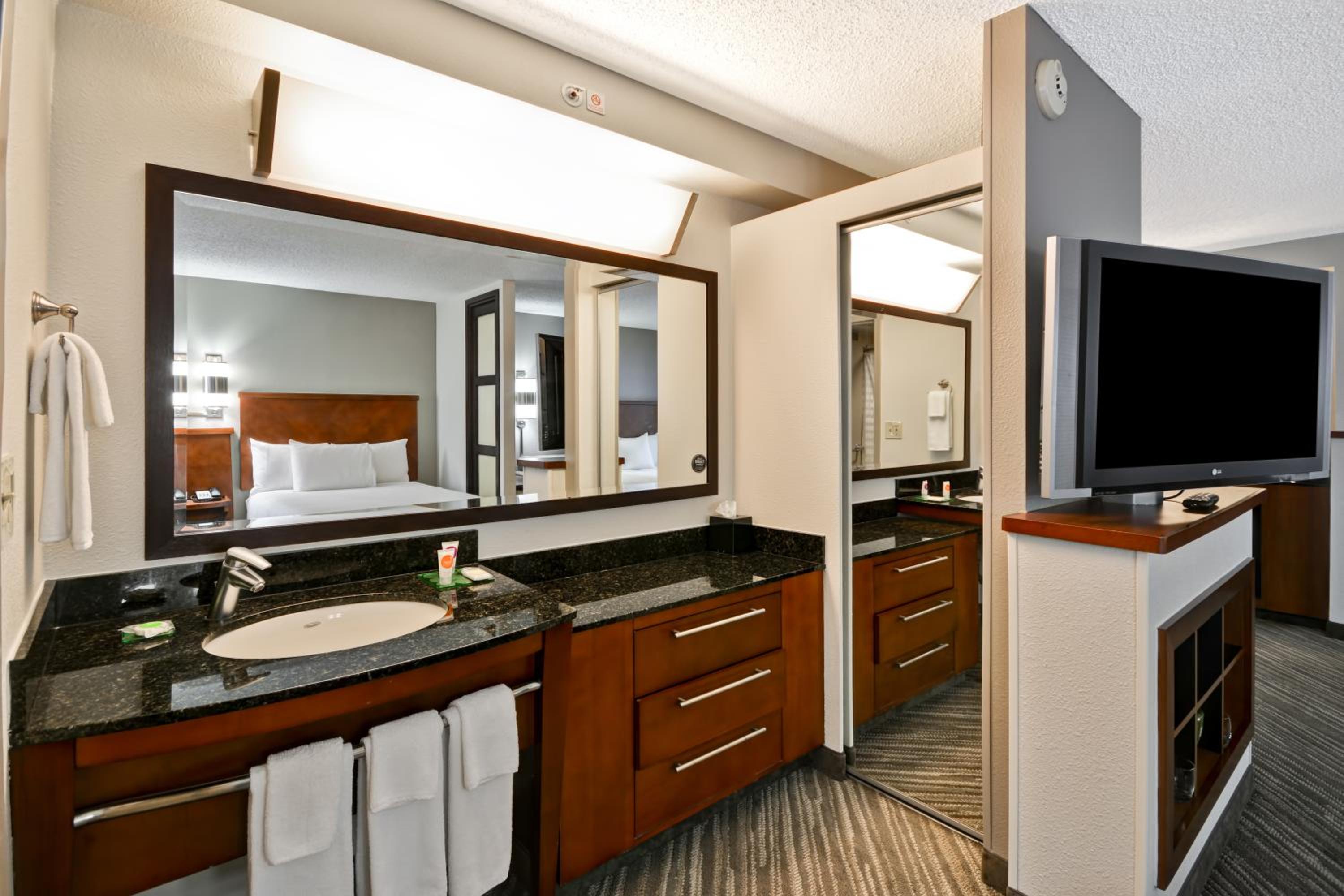 Double Room with Two Double Beds and Sofa Bed - Photo 8