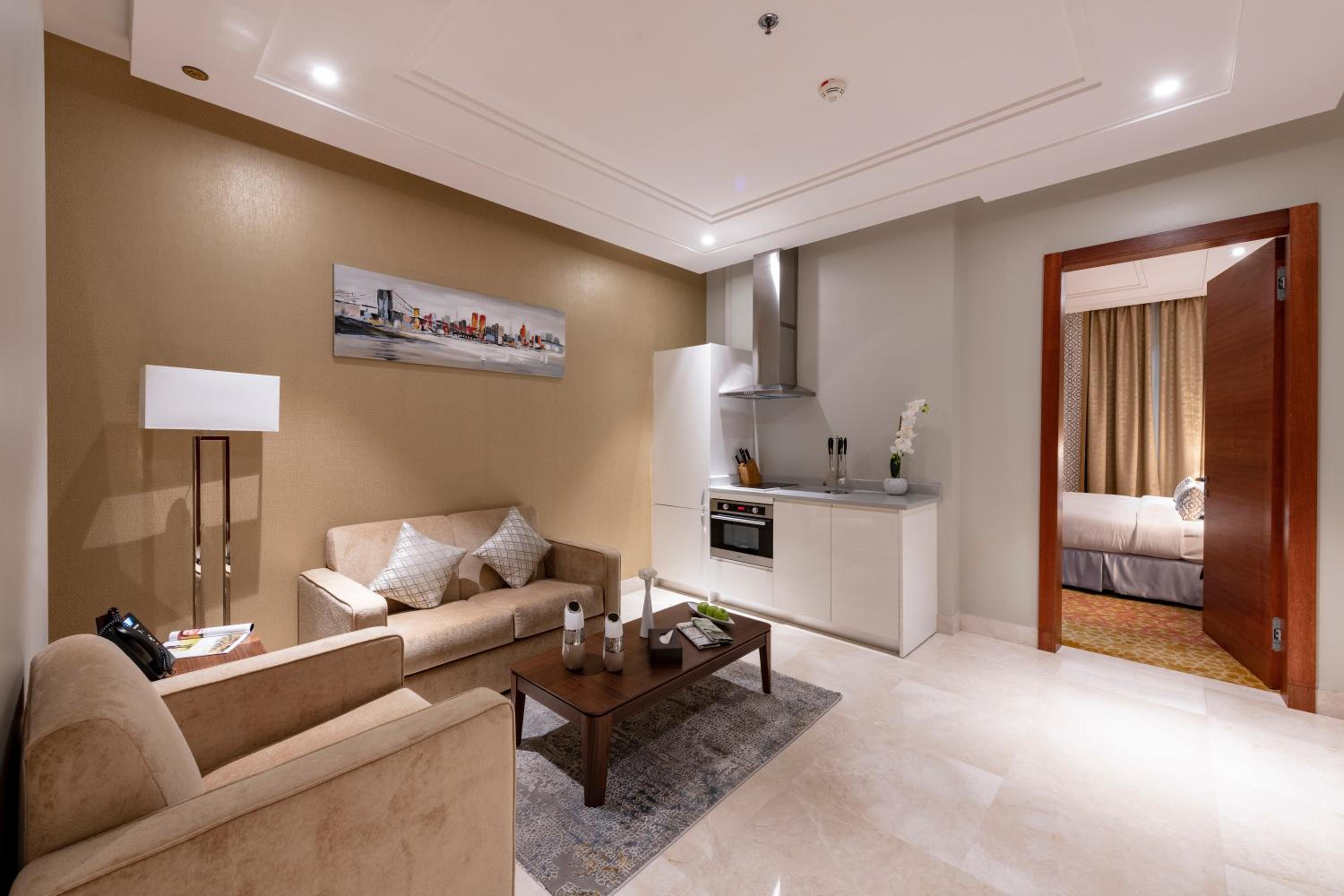 Executive One-Bedroom Apartment - Photo 3