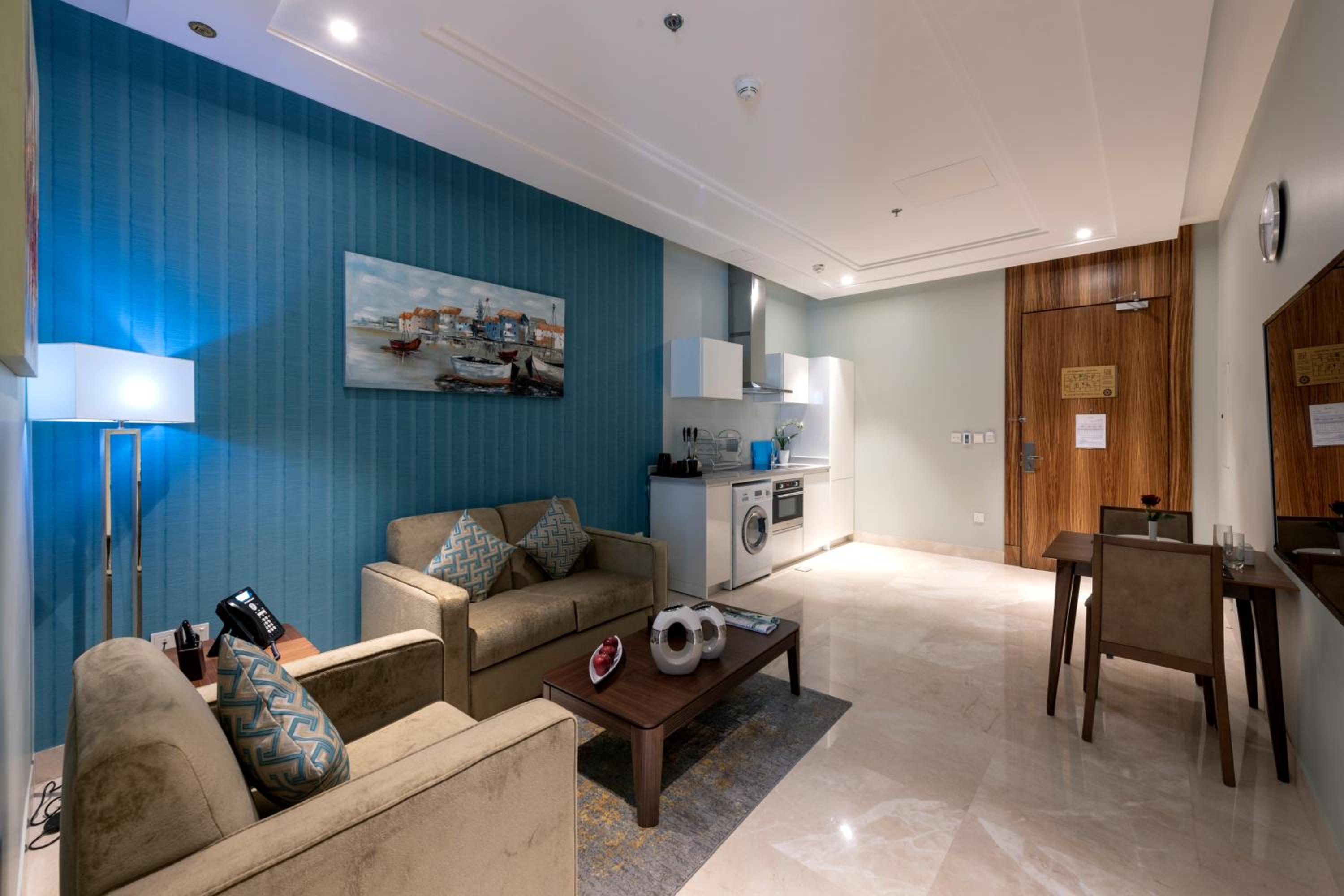 Premier  King One-Bedroom Apartment - Photo 1