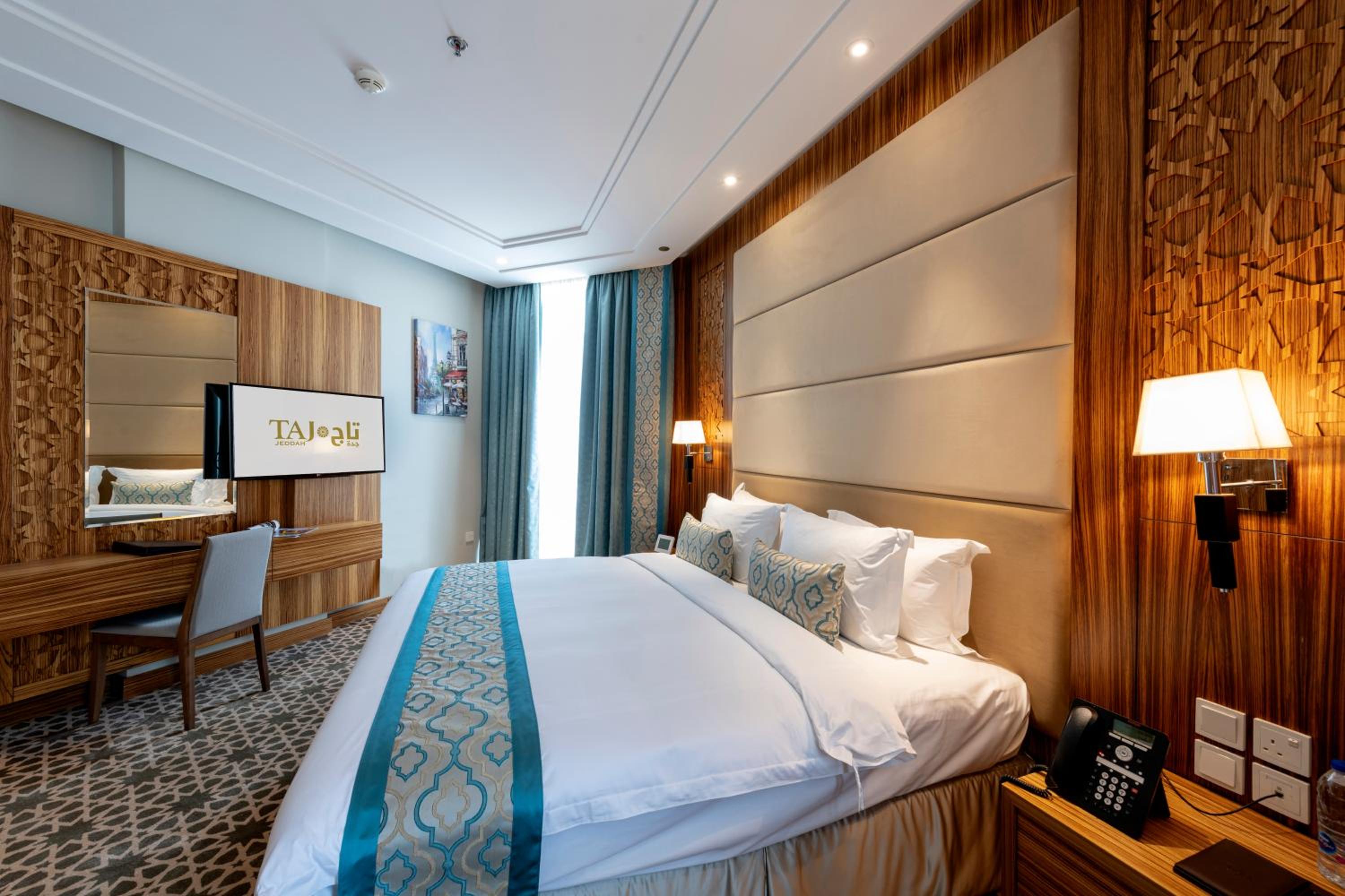 Executive Two-Bedroom Apartment - Photo 3