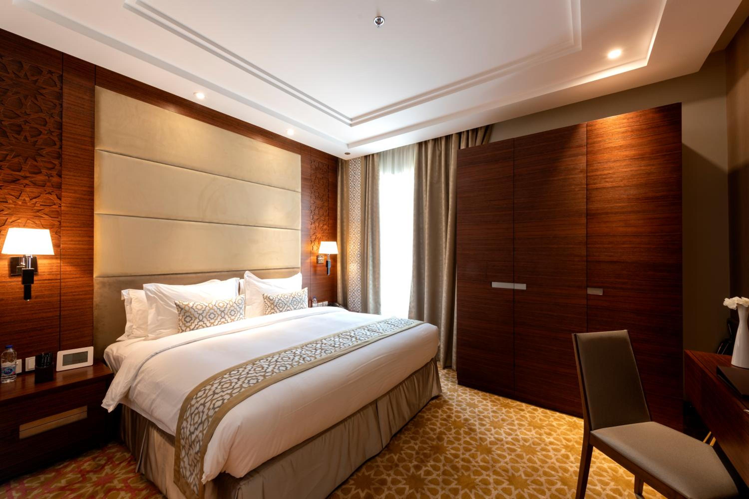 Executive Two-Bedroom Apartment - Photo 11