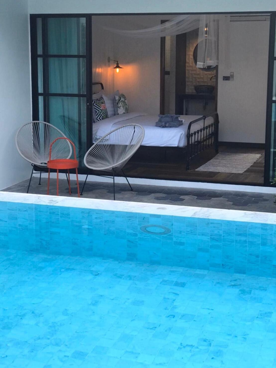 Junior Suite with Pool View - Photo 12