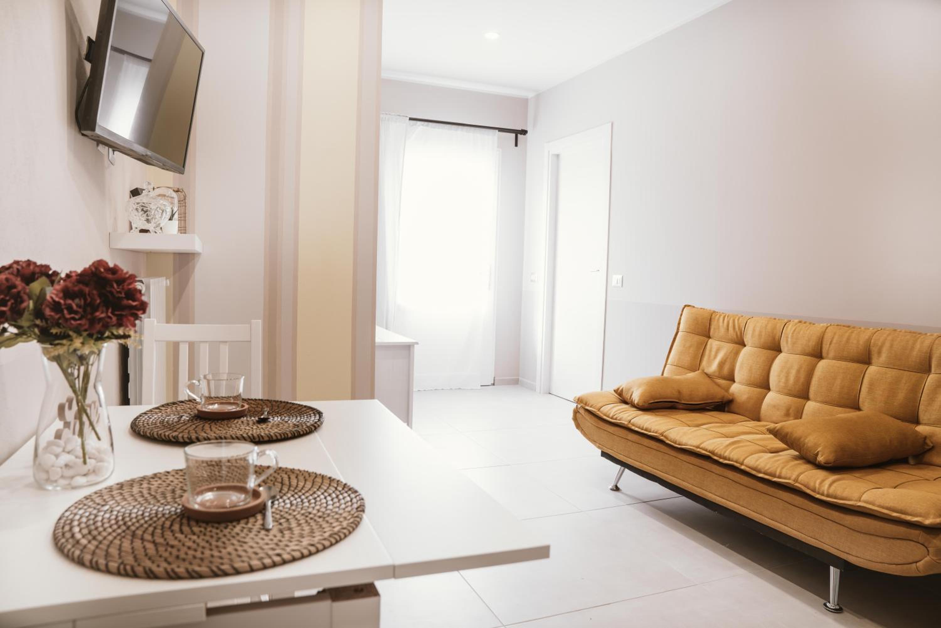 Apartment - Ground Floor - Photo 2