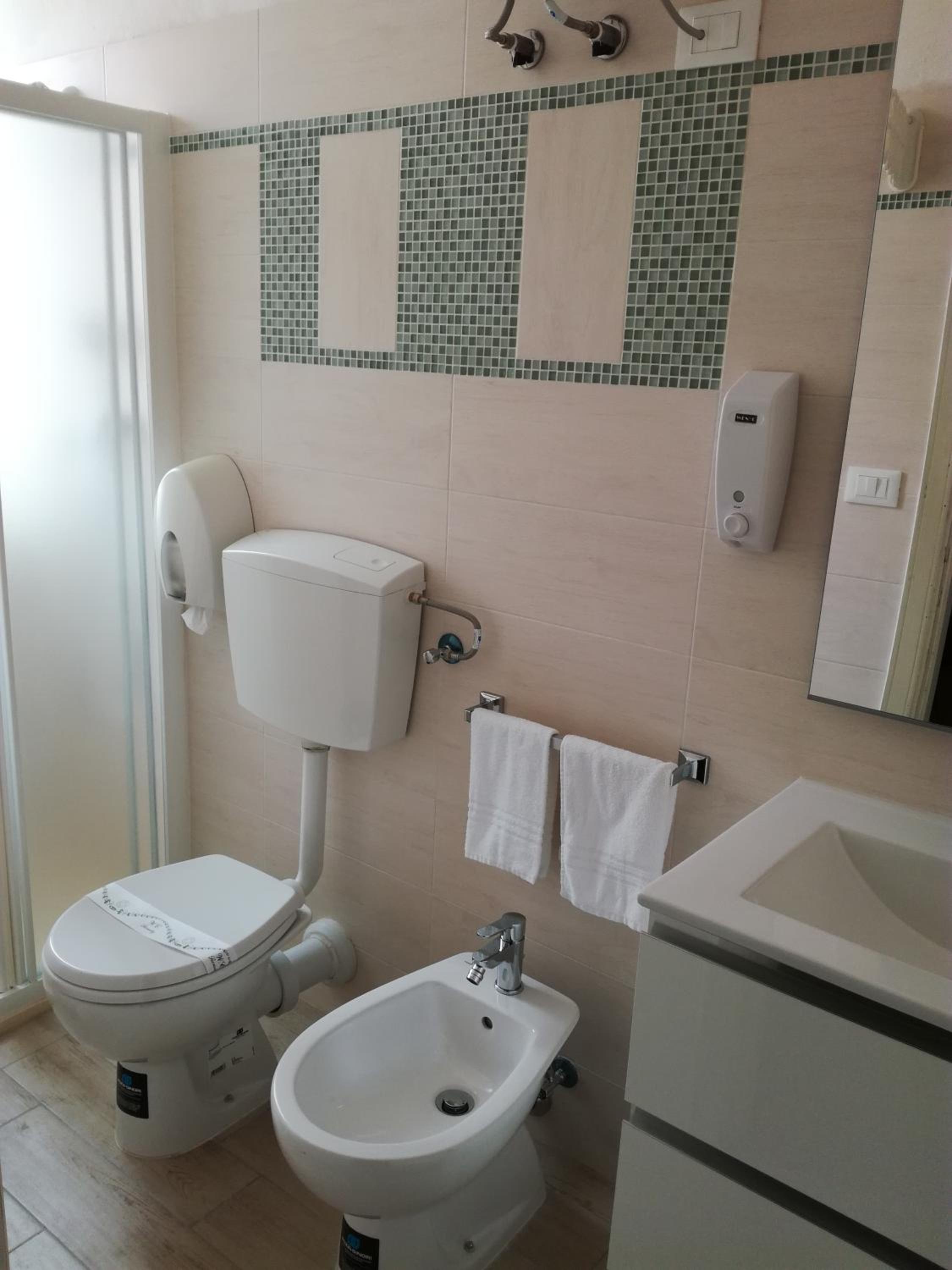 Double Room - Photo 6
