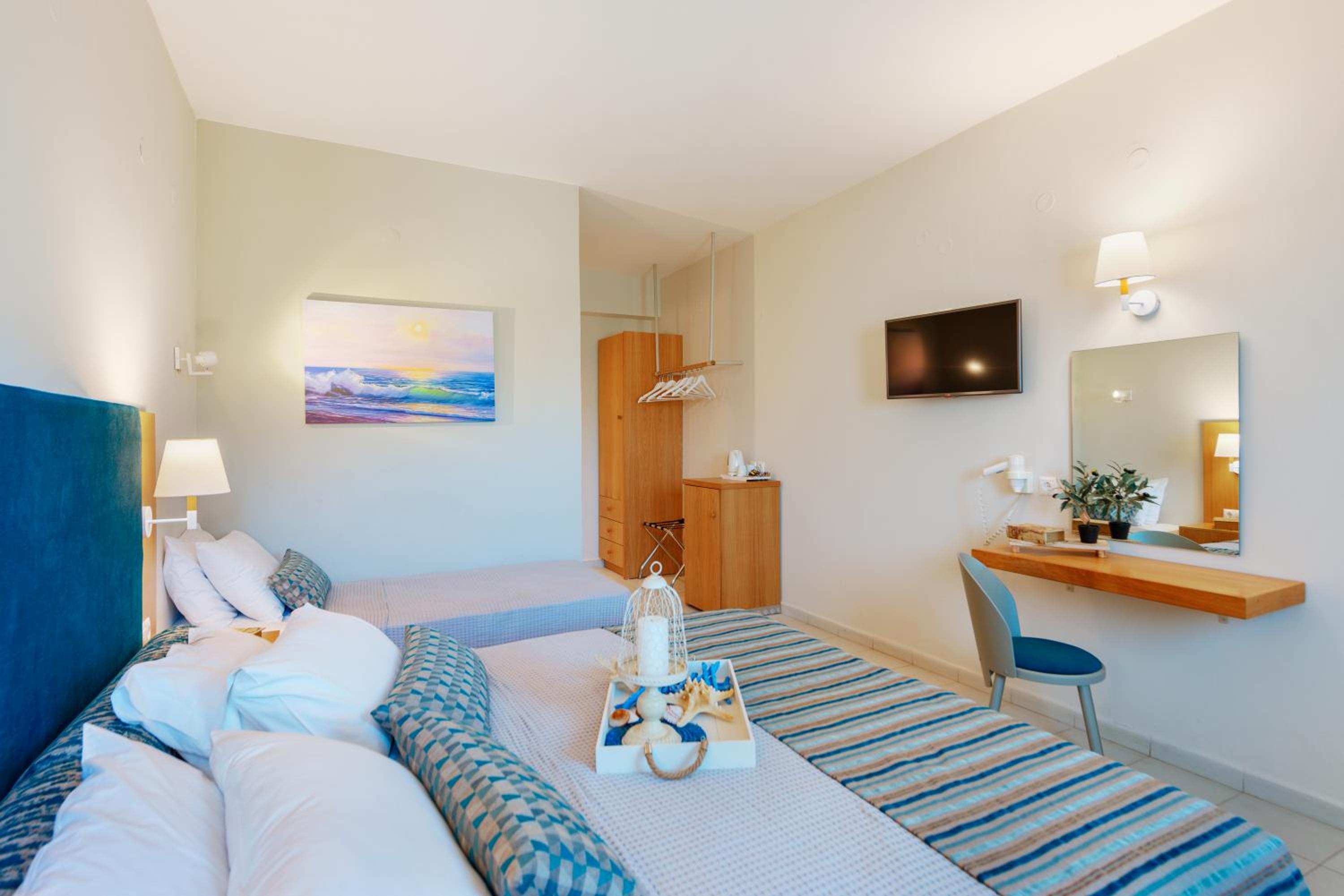 Double Room with Patio - Photo 5