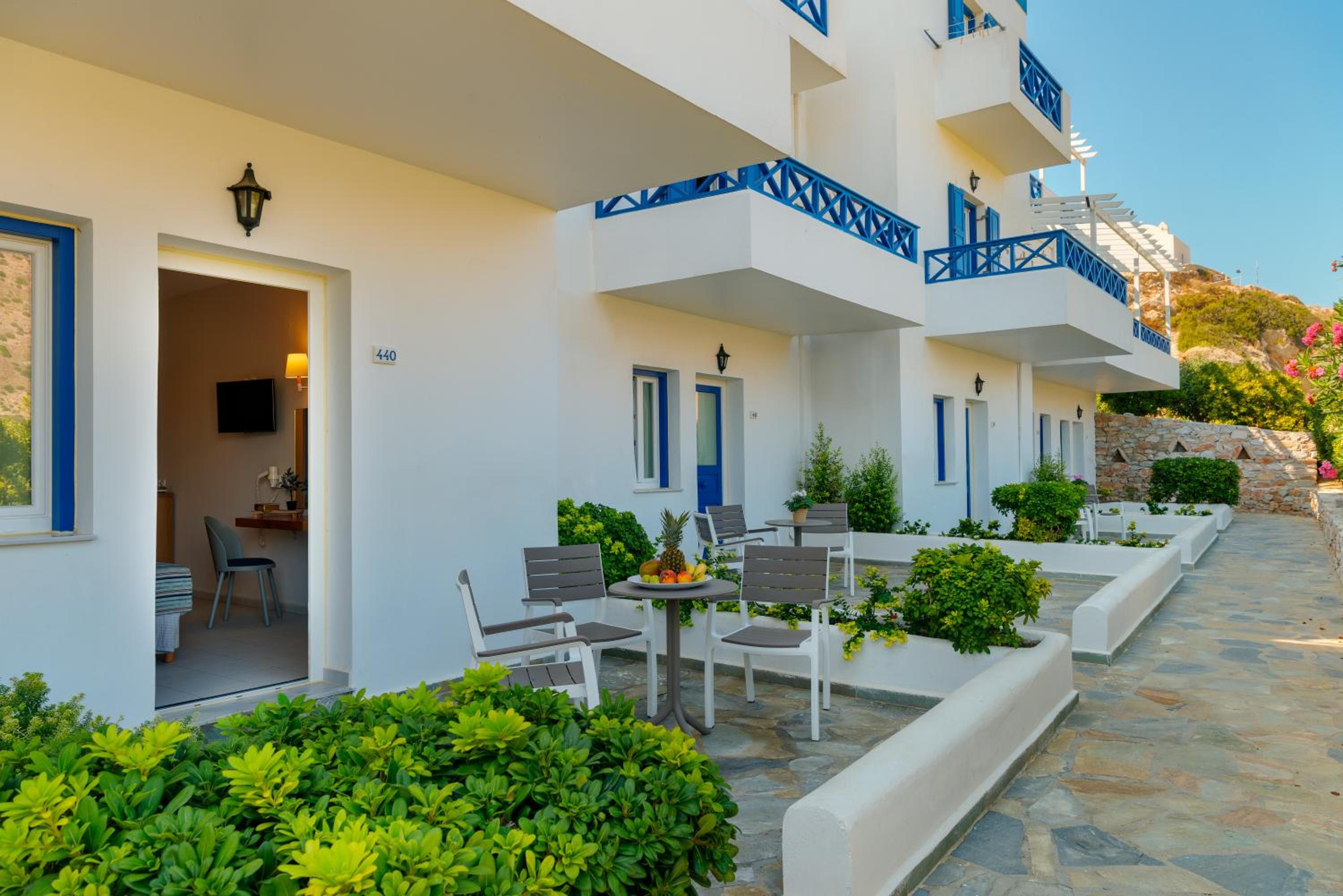 Double Room with Patio - Photo 9