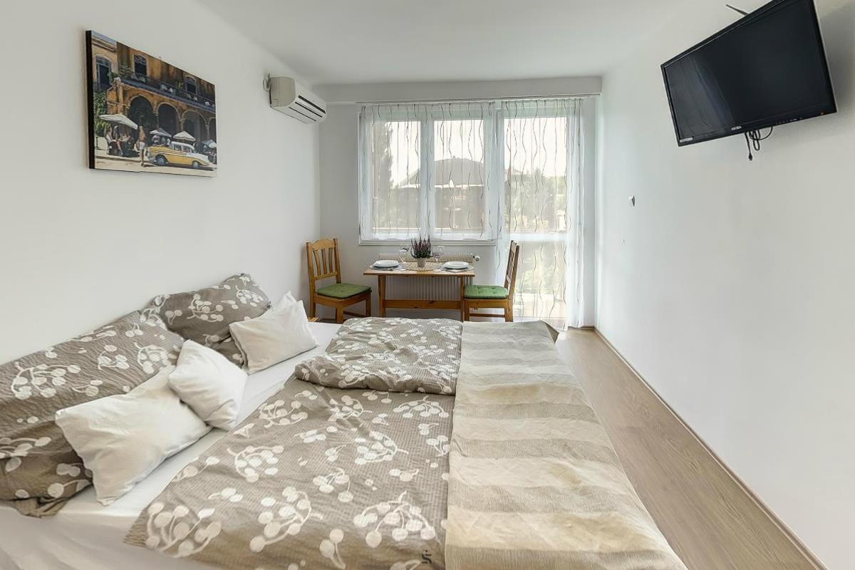 Apartment with Balcony photo 1
