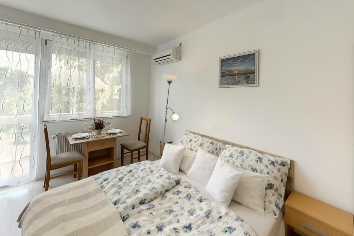 Apartment with Balcony photo 2