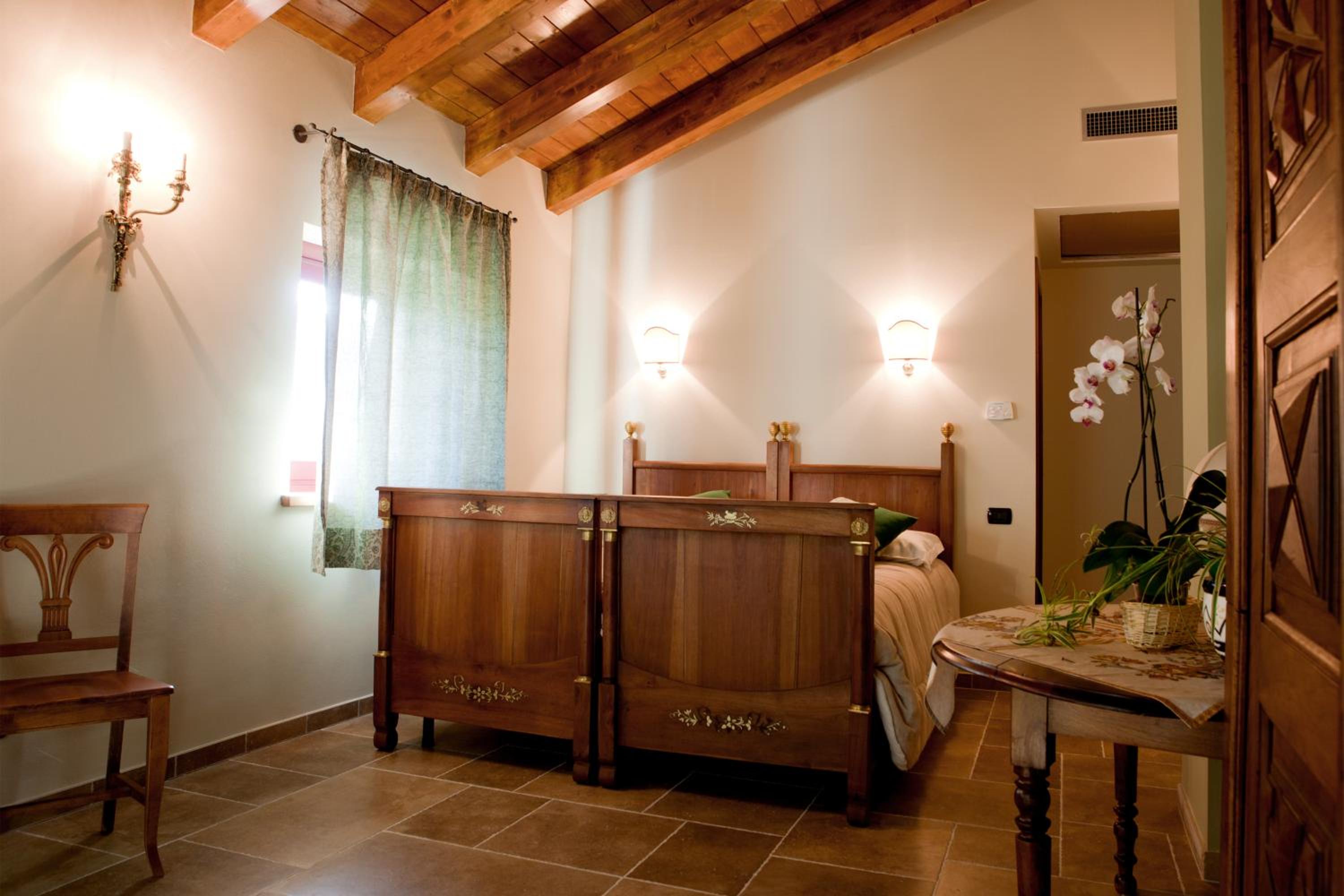 Suite with Mountain View - Photo 7