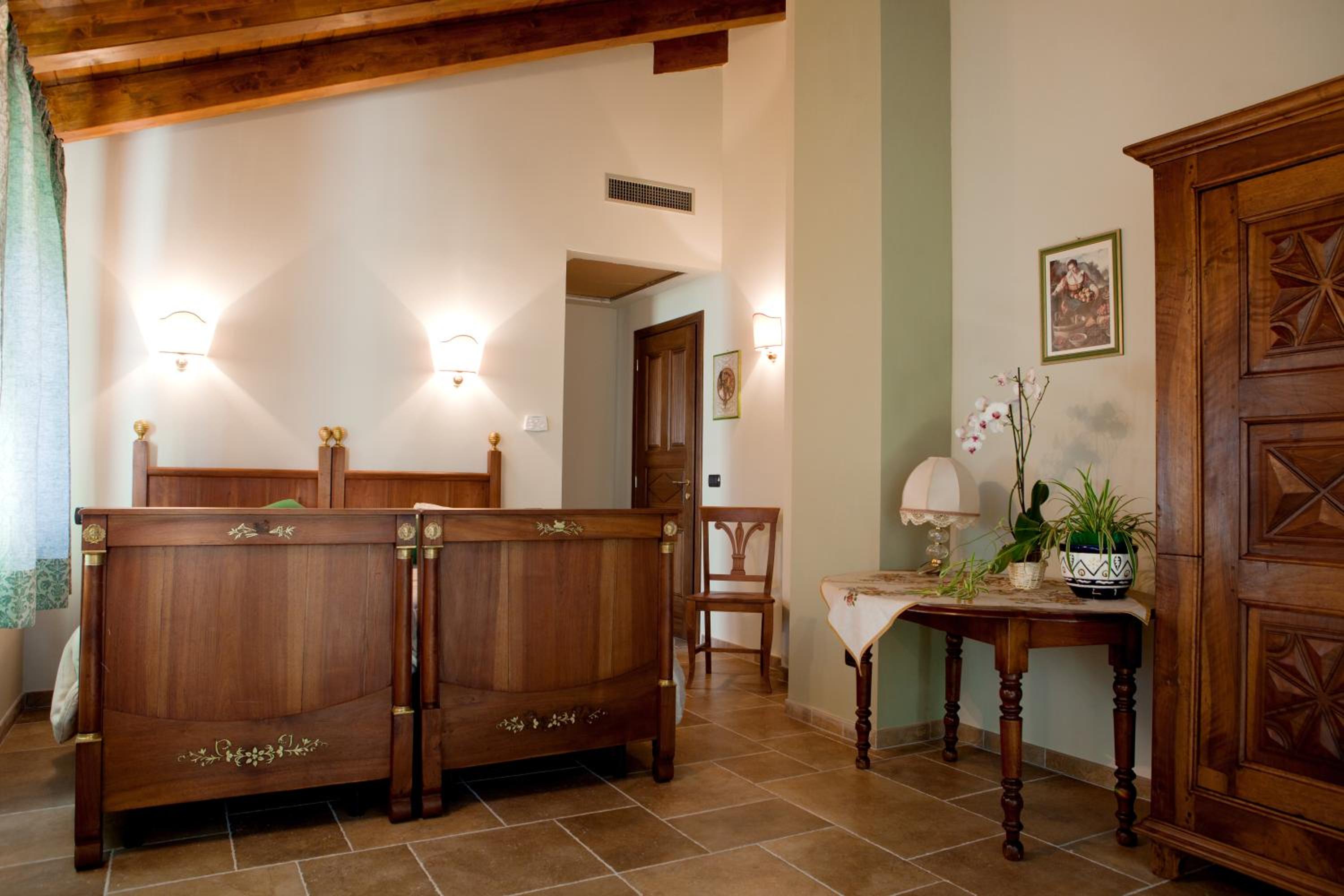 Suite with Mountain View - Photo 5