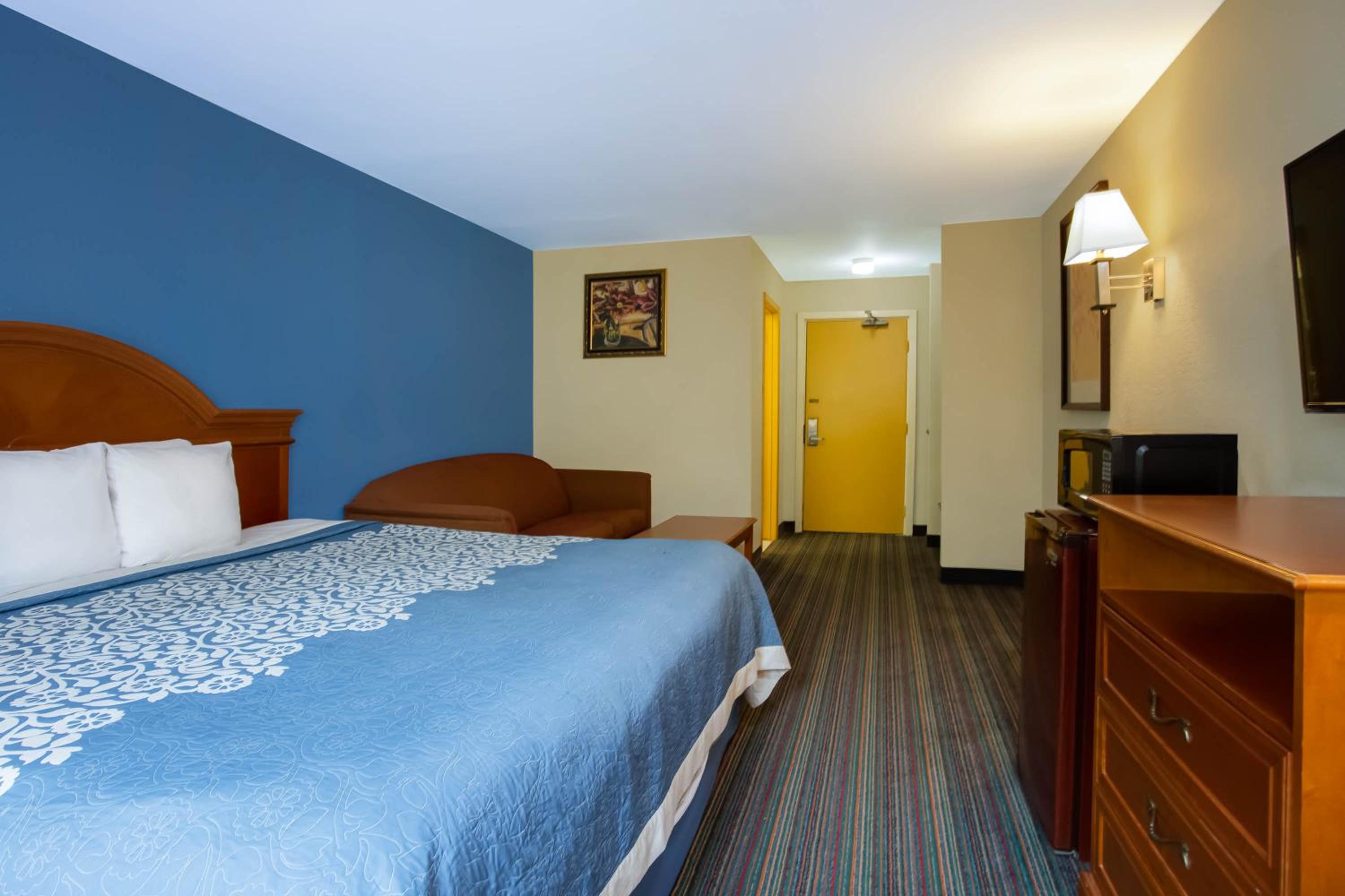 King Room - Second Floor/Non-Smoking - Photo 2