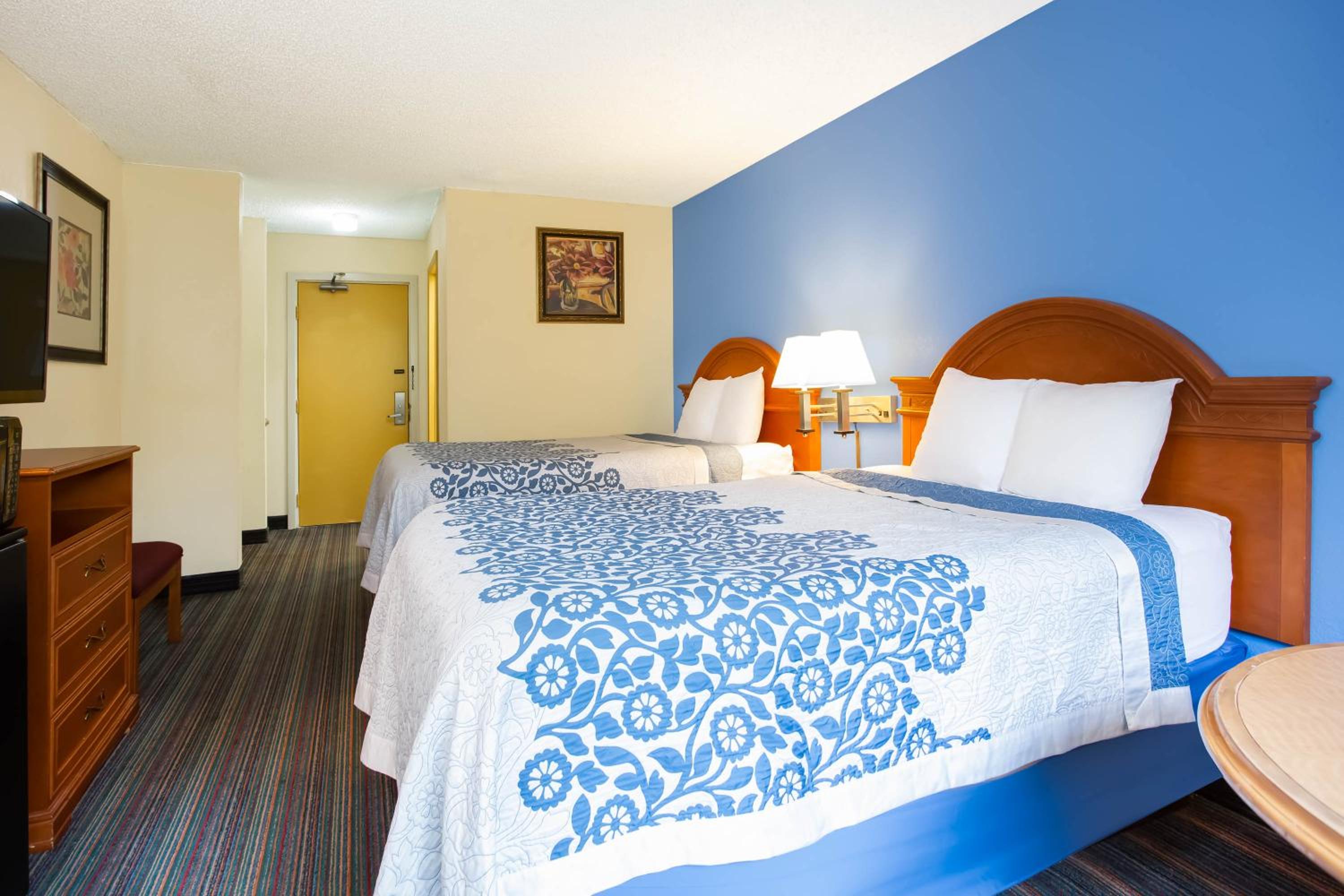 Double Room with Two Double Beds - Mobility Access/Non-Smoking - Photo 4