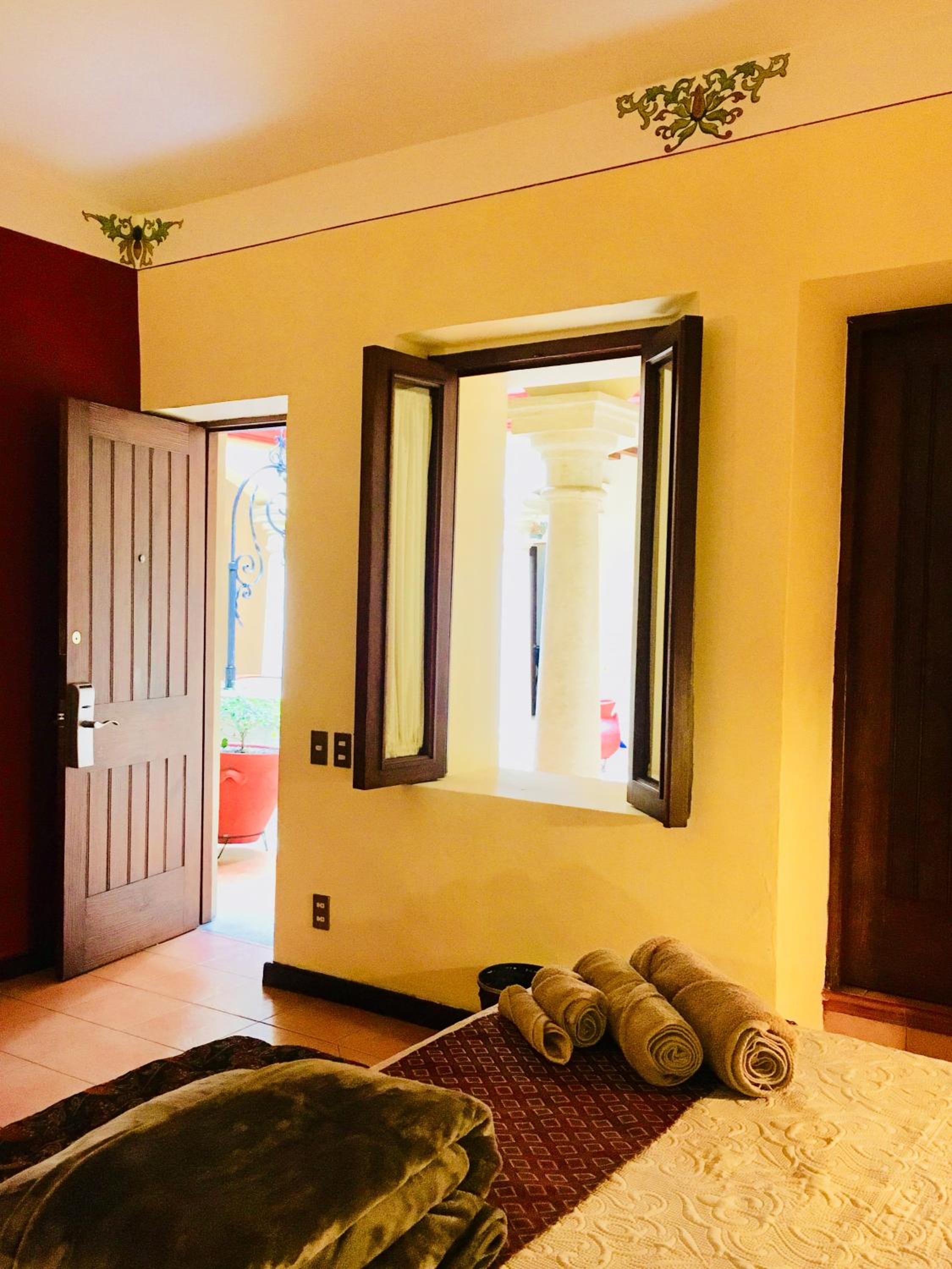 Honeymoon Suite - Photo 6
