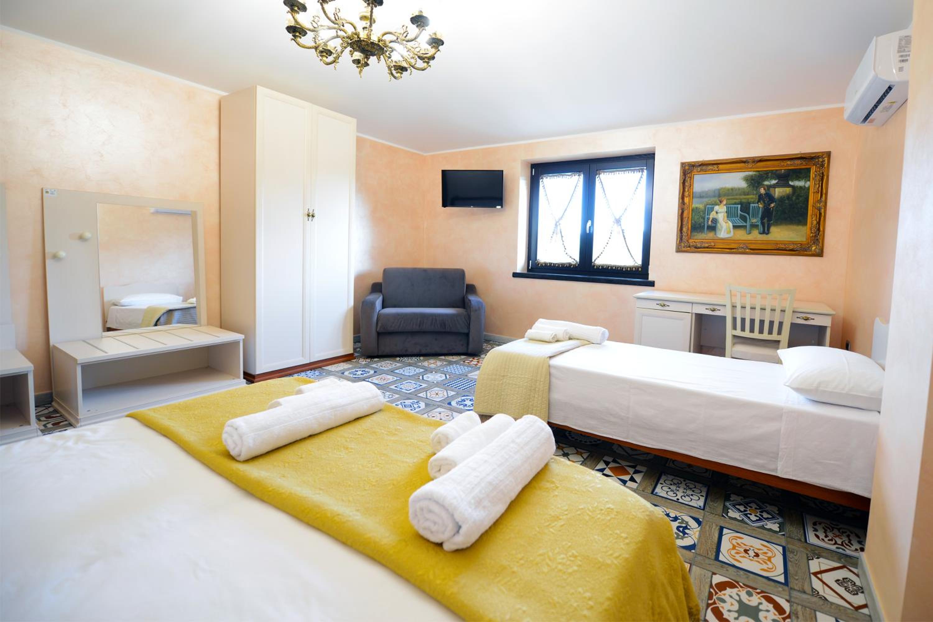 Deluxe Room - Photo 8