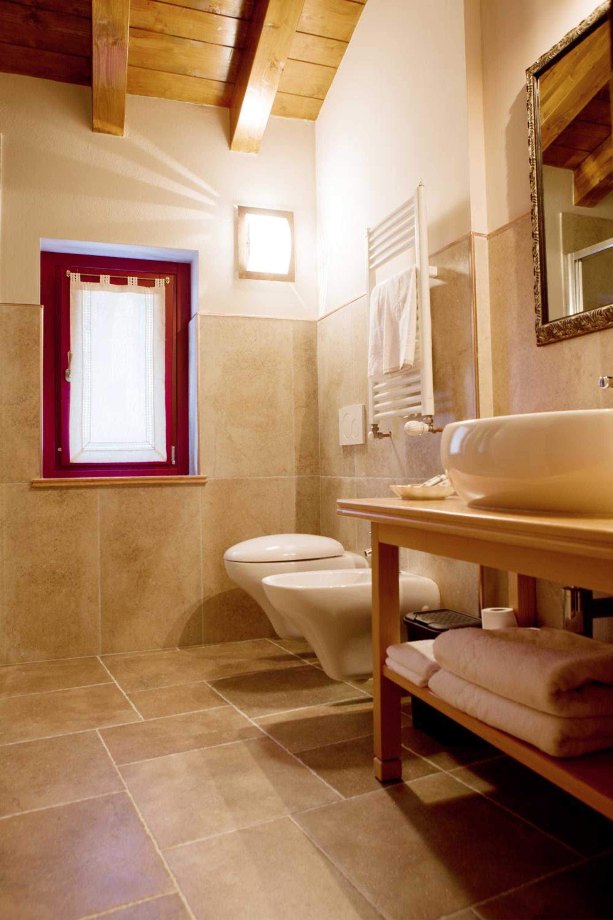 Suite with Mountain View - Photo 8