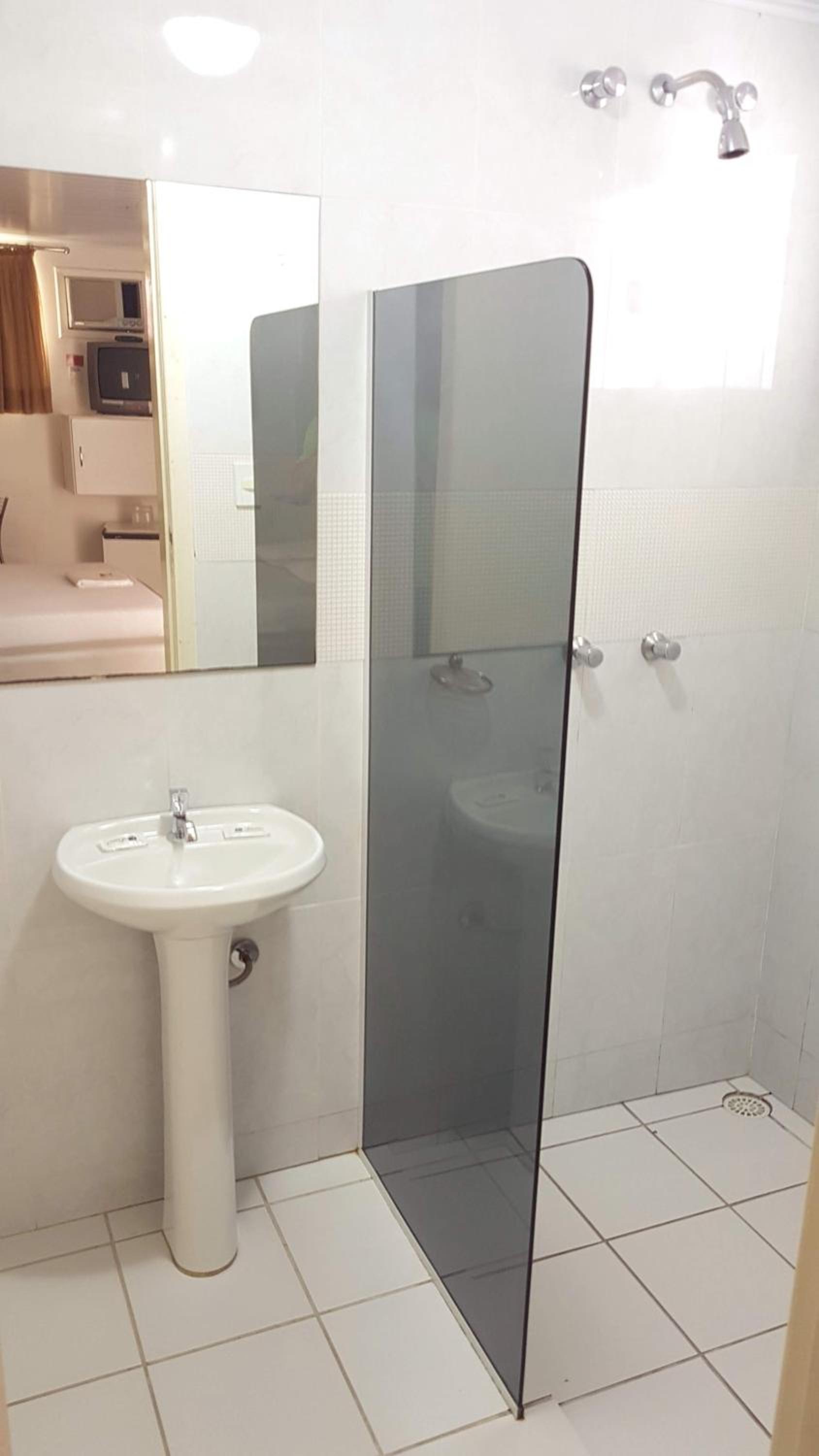 Apartment with Shower - Photo 6