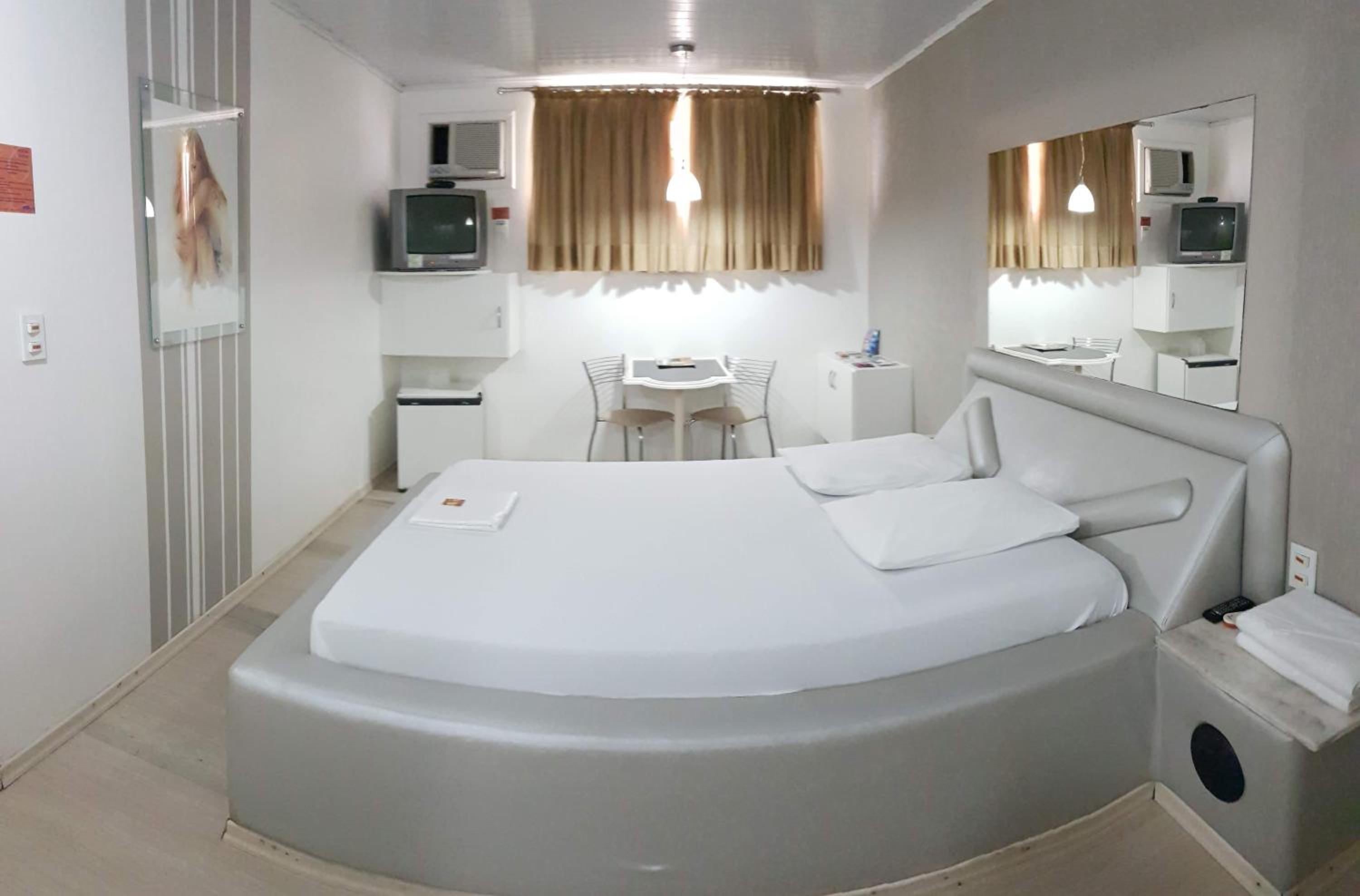 Apartment with Shower - Photo 1