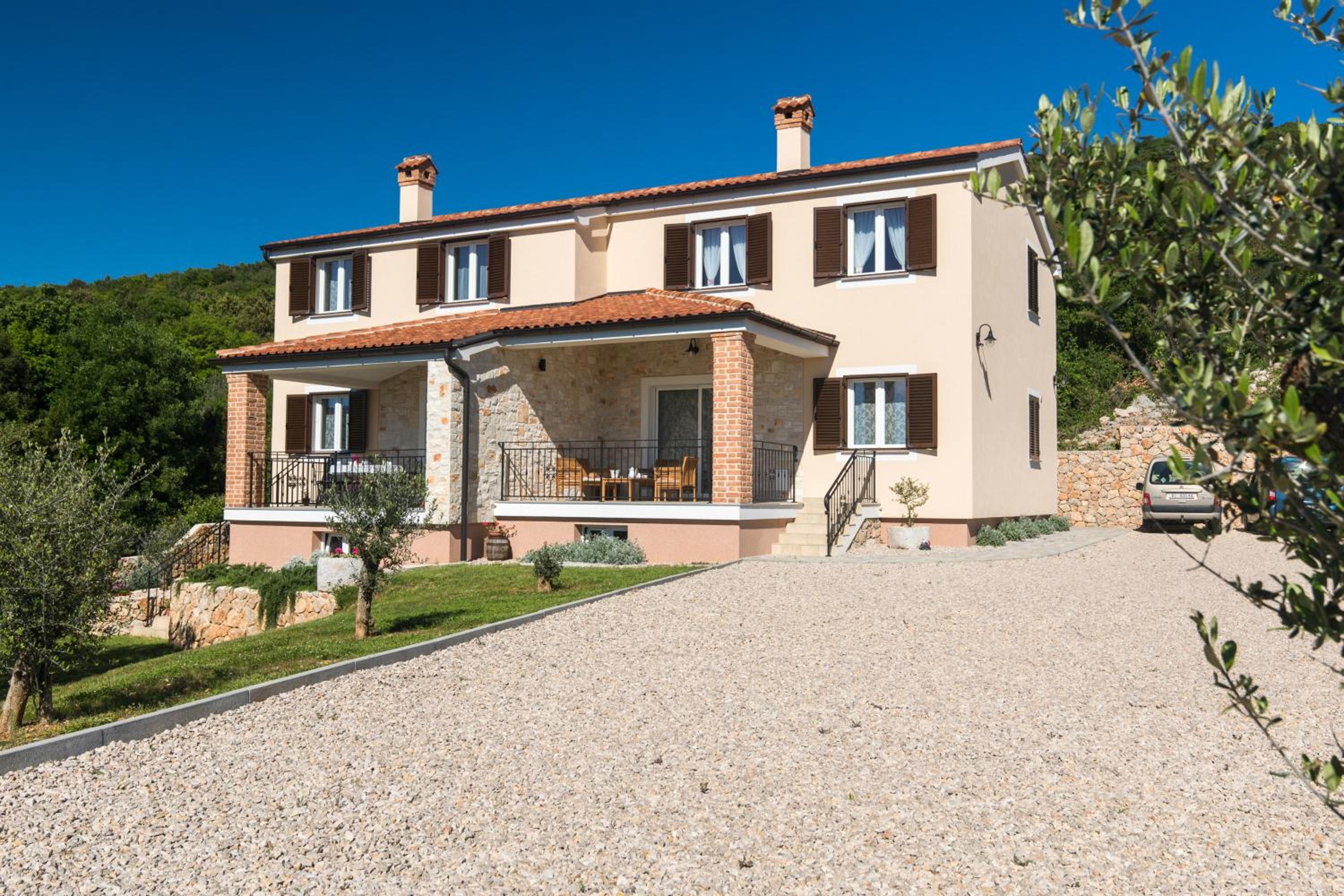 Three-Bedroom Villa photo 3