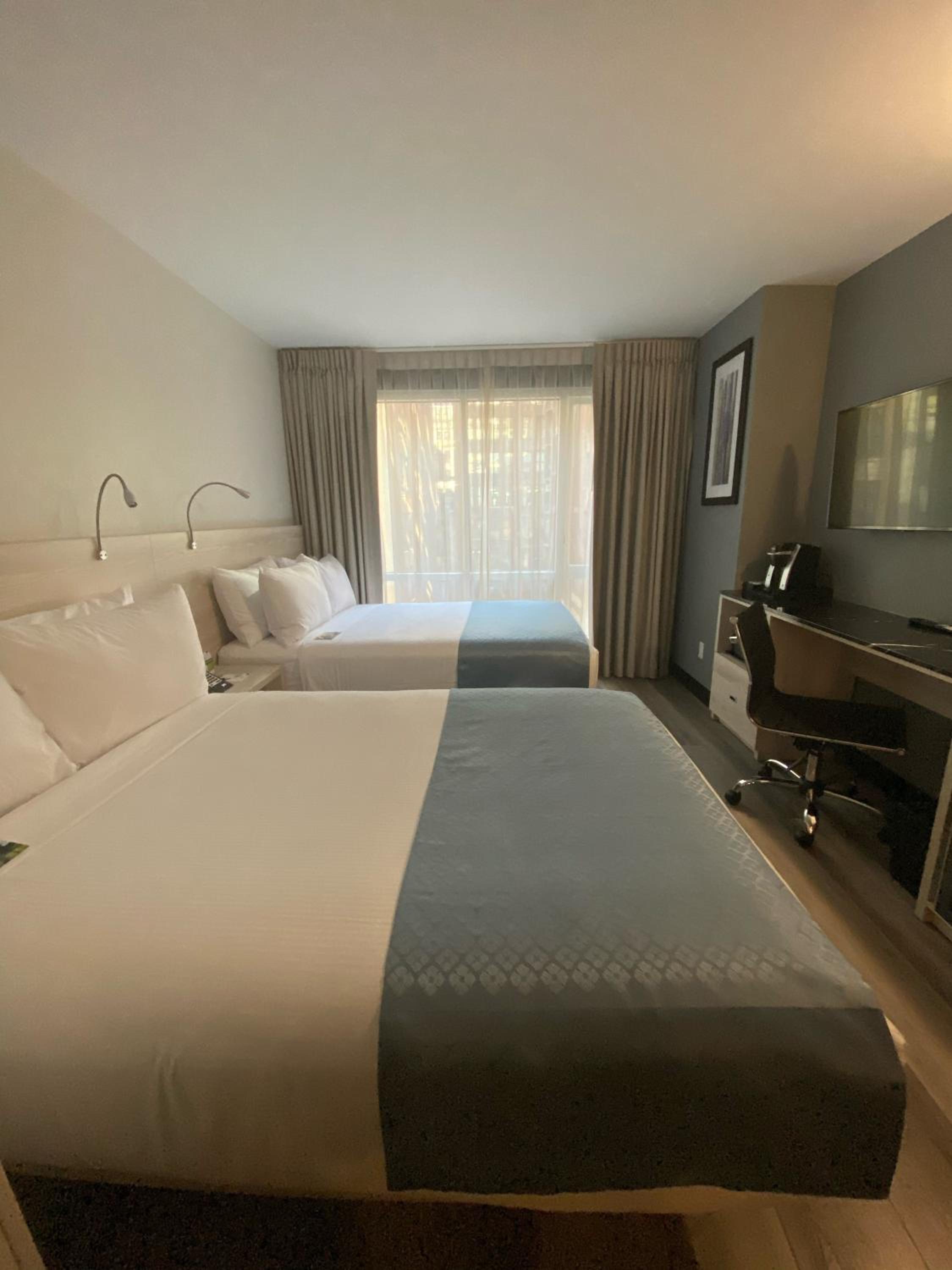 Double Room with Two Double Beds - Non-Smoking thumbnail 5