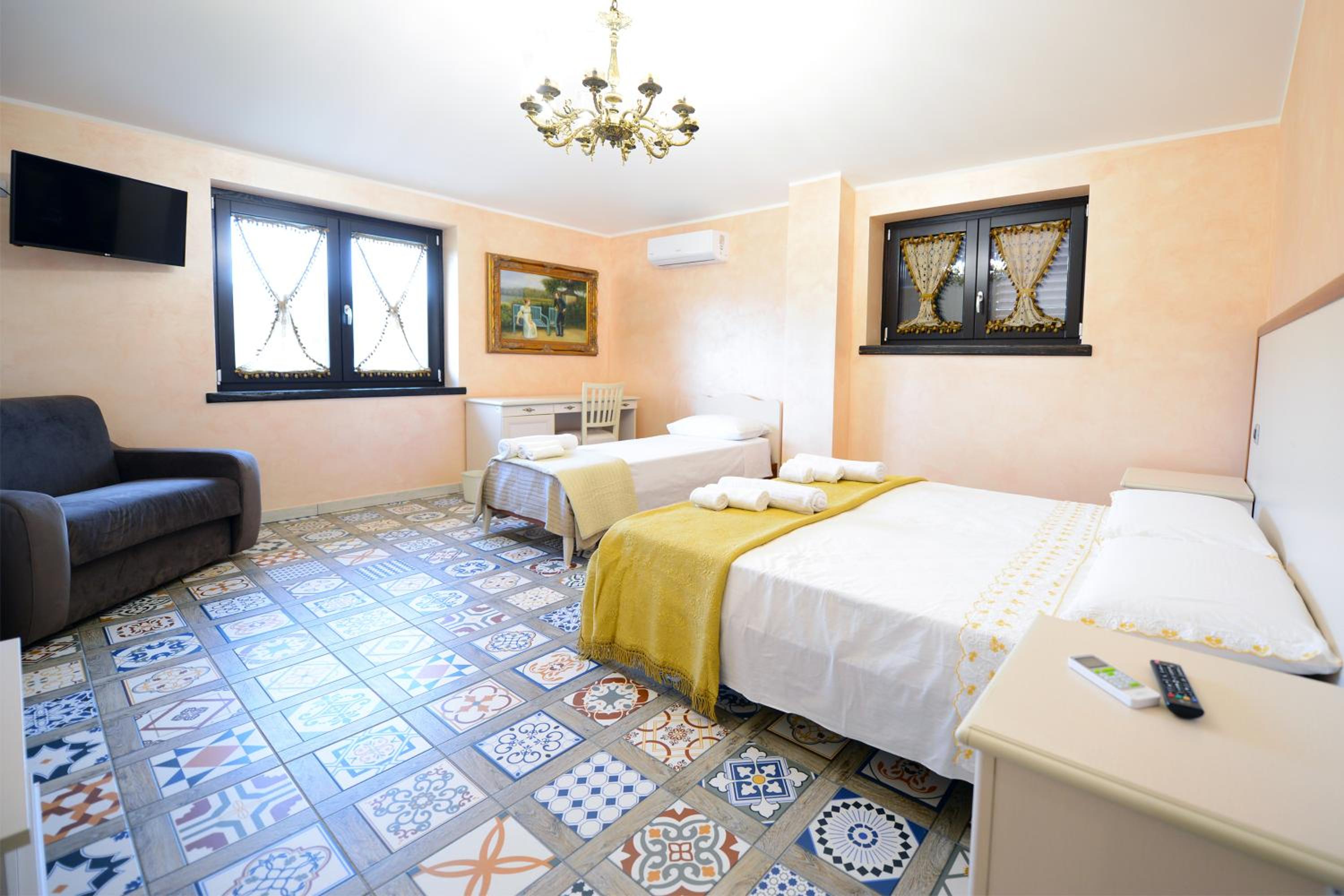 Deluxe Room - Photo 5