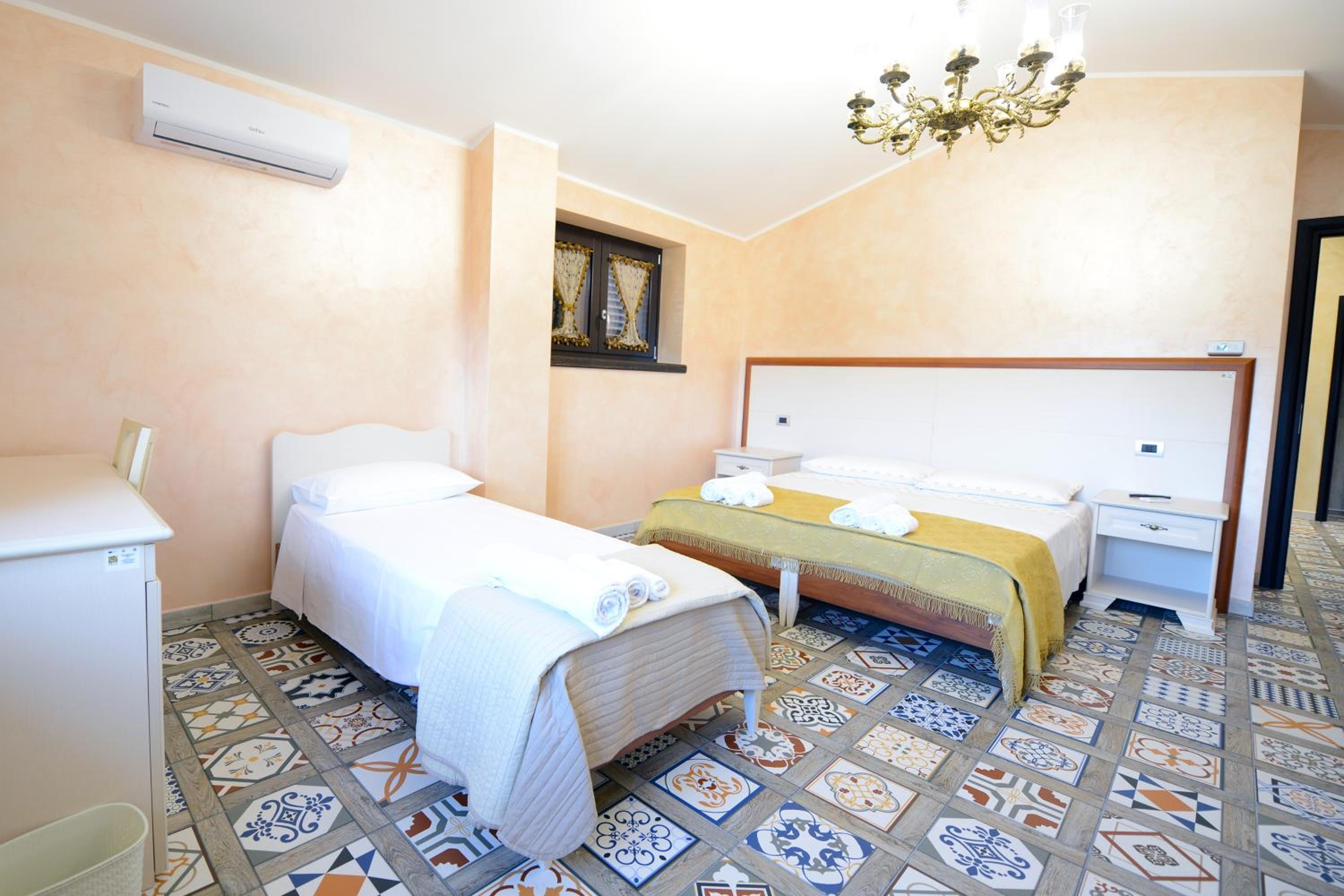 Deluxe Room - Photo 7