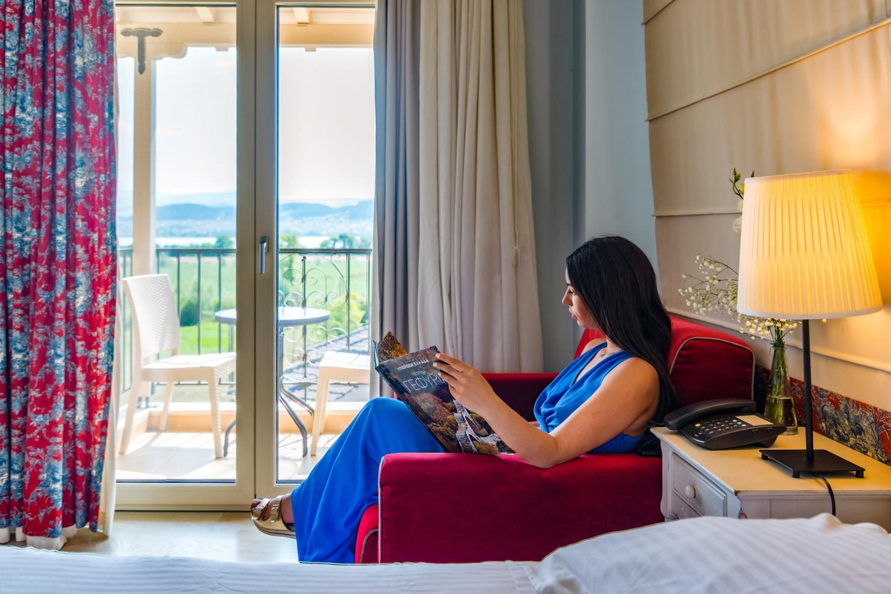 Double or Twin Room with Lake View - Photo 9