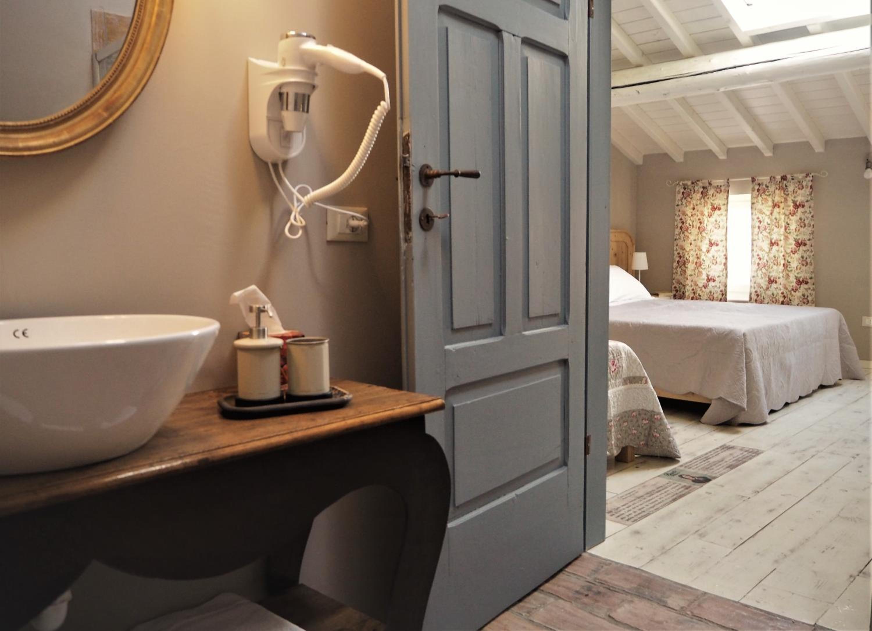 Triple Room with Private Bathroom - Photo 2