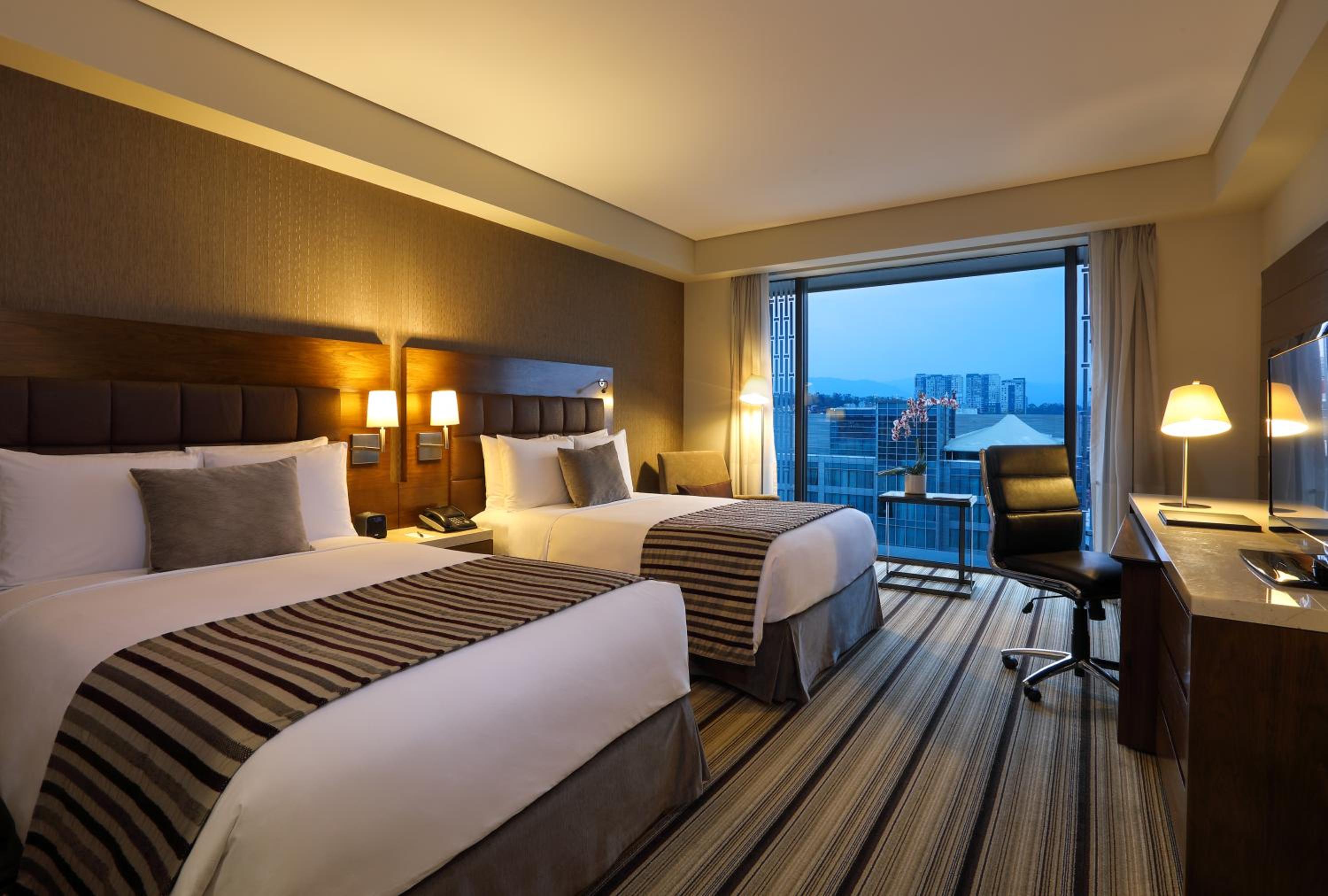 Executive level, Guest room, 2 Double, City view - Photo 1