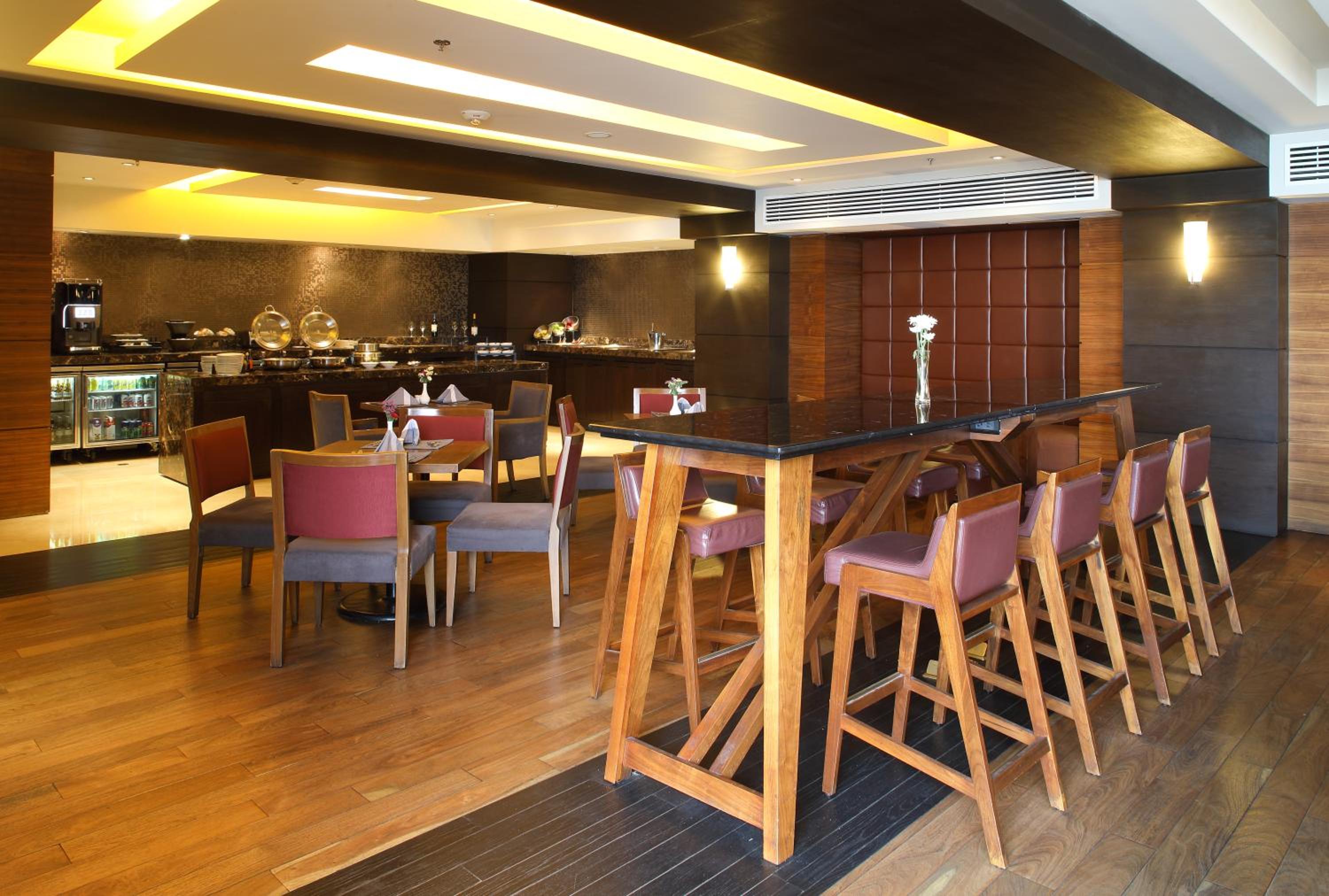 Executive Junior Suite with City View - Photo 2