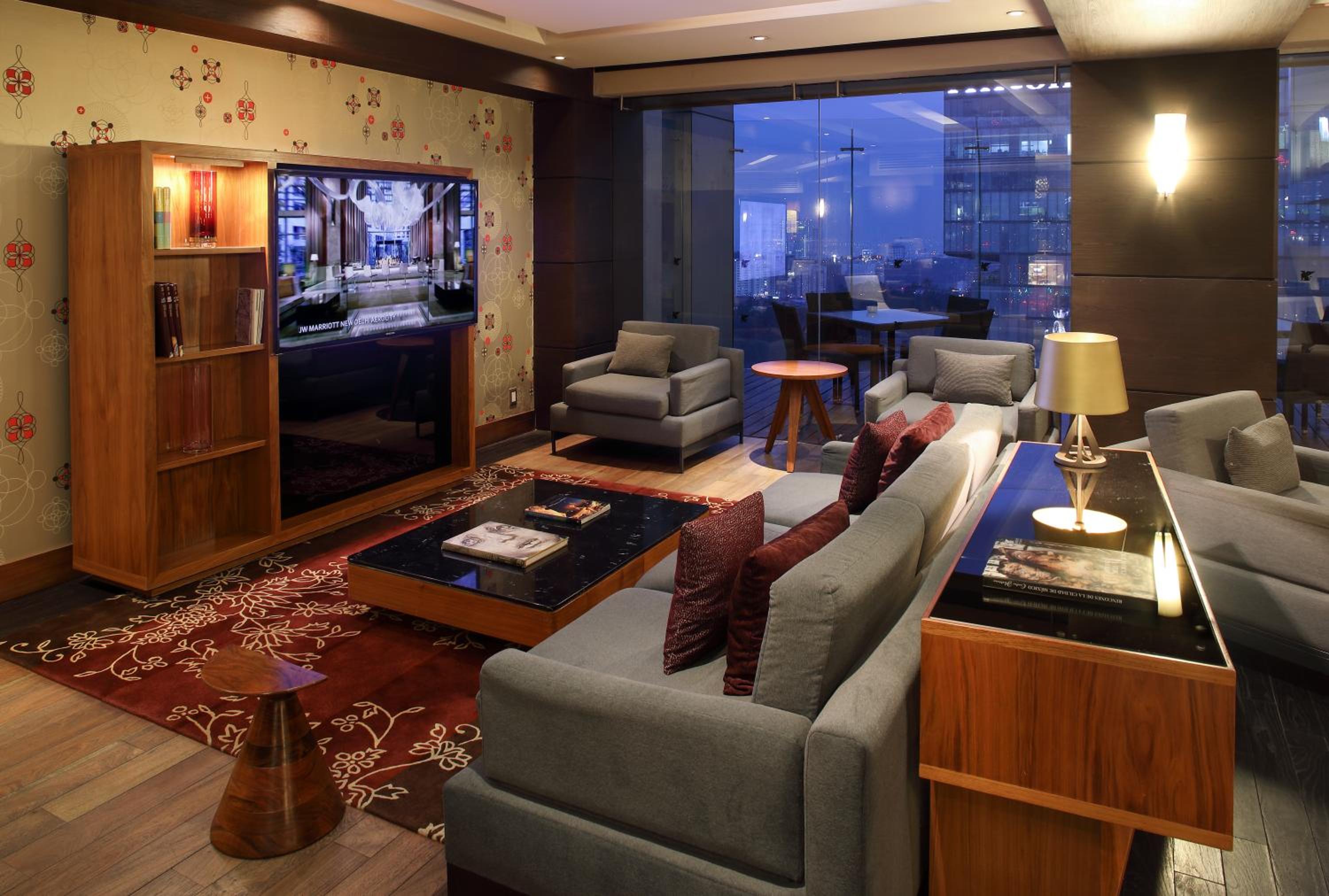 Executive level Guest room, 1 King Bed, City view  - Photo 1