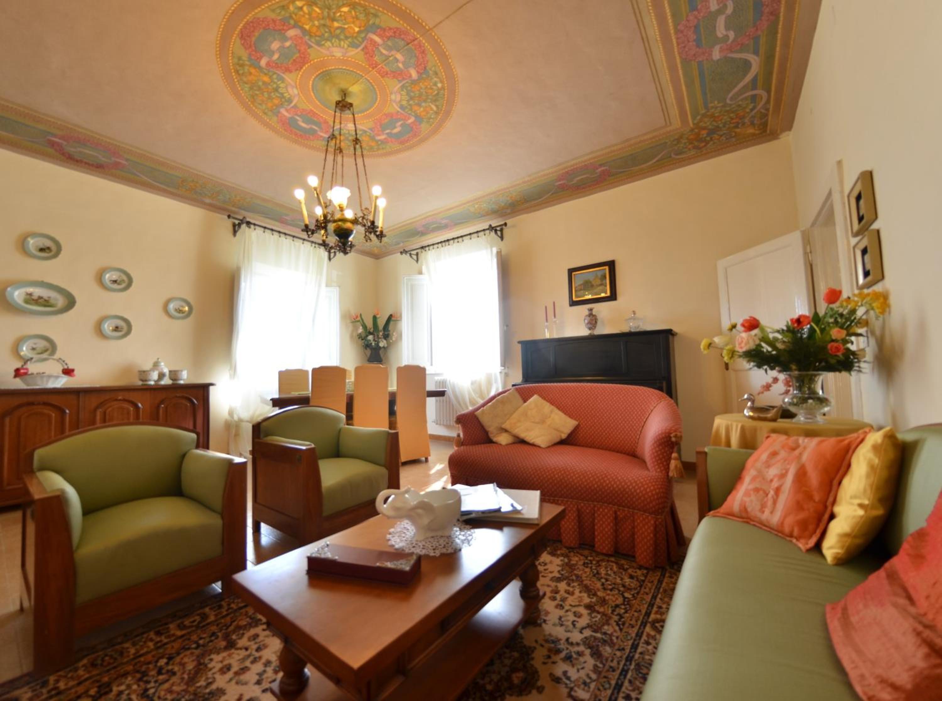 Four-Bedroom Villa on Two Floors photo 1