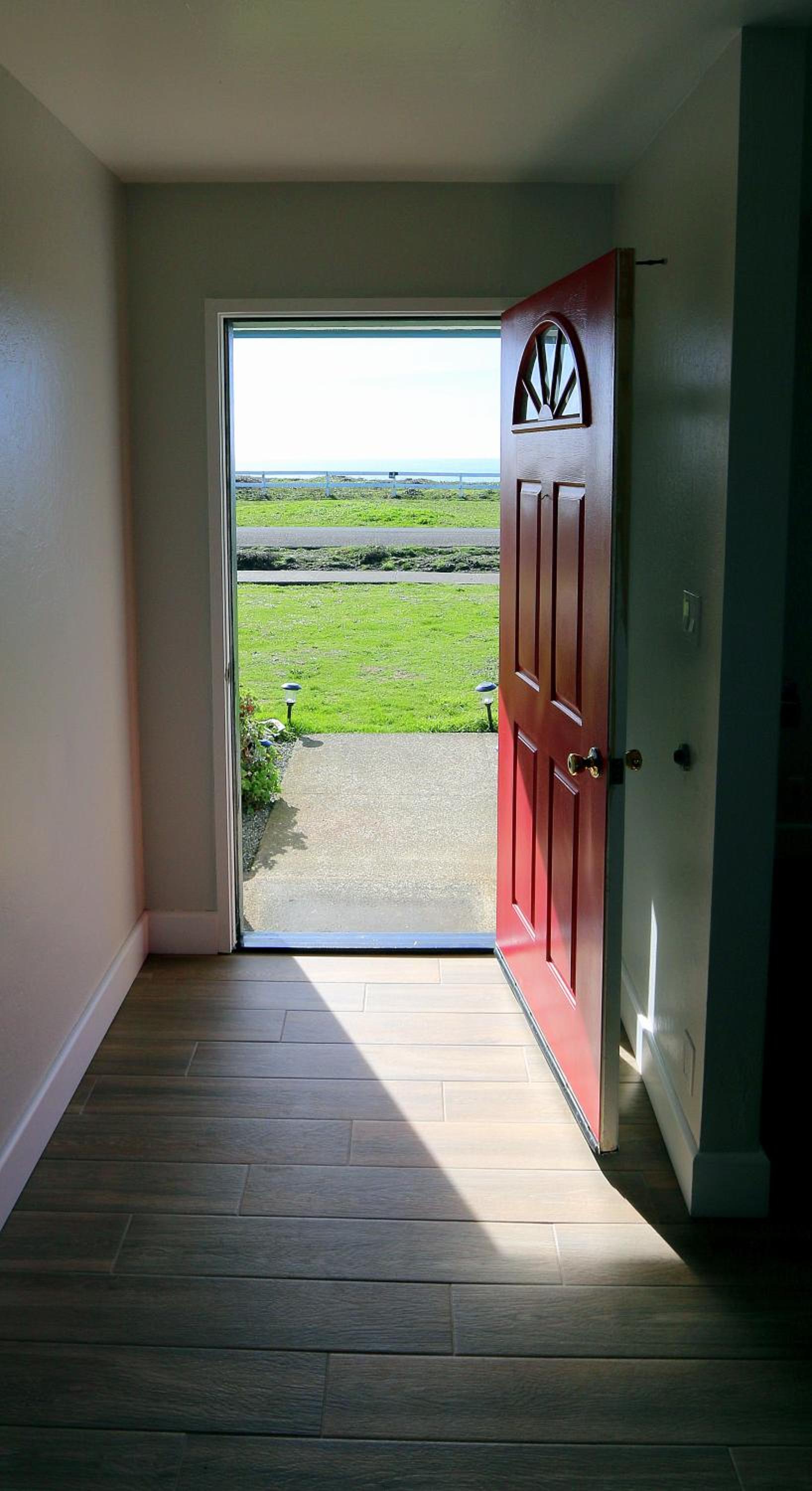 Three-Bedroom House photo 3