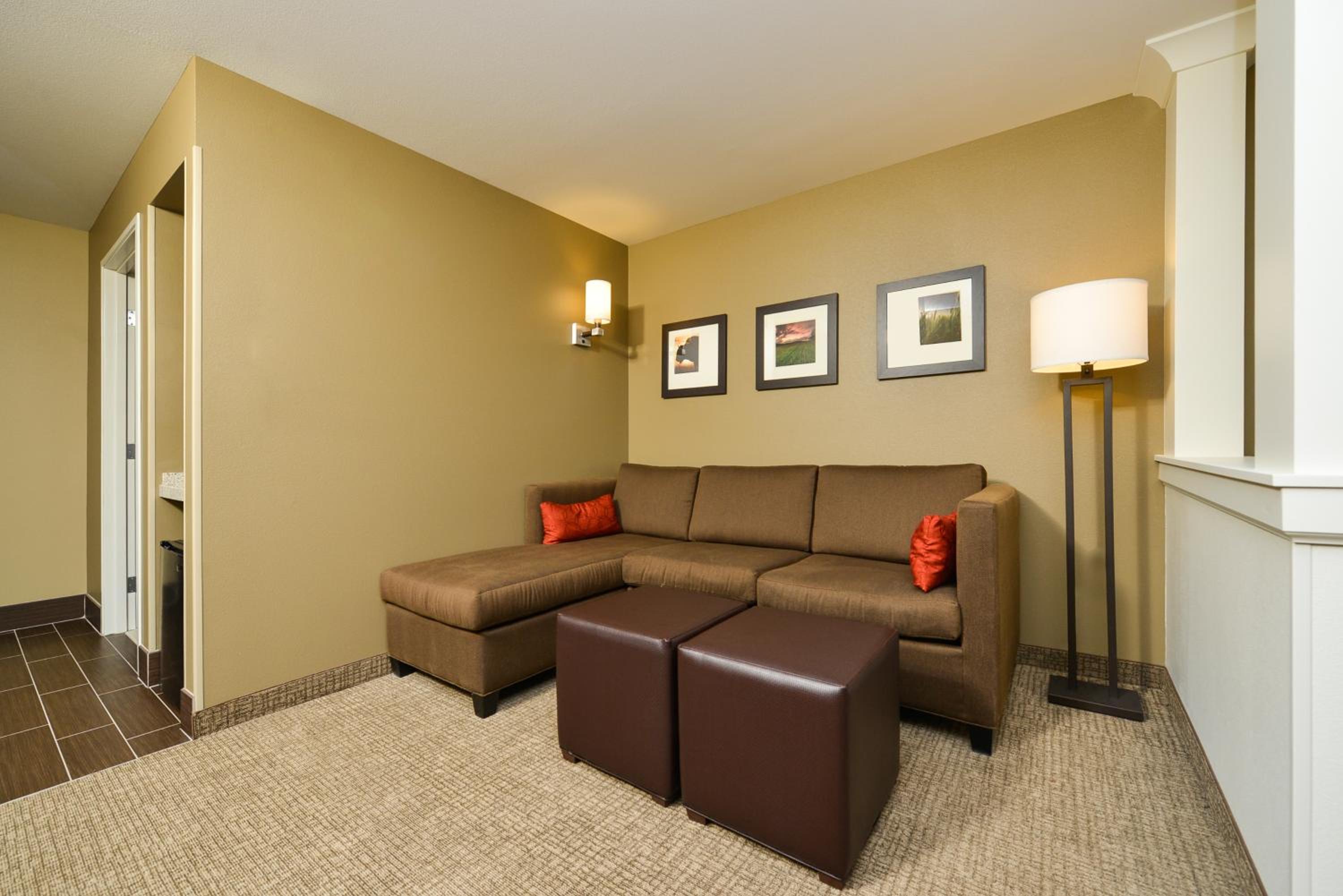 Queen Suite with Two Queen Beds and Sofa Bed - Non-Smoking