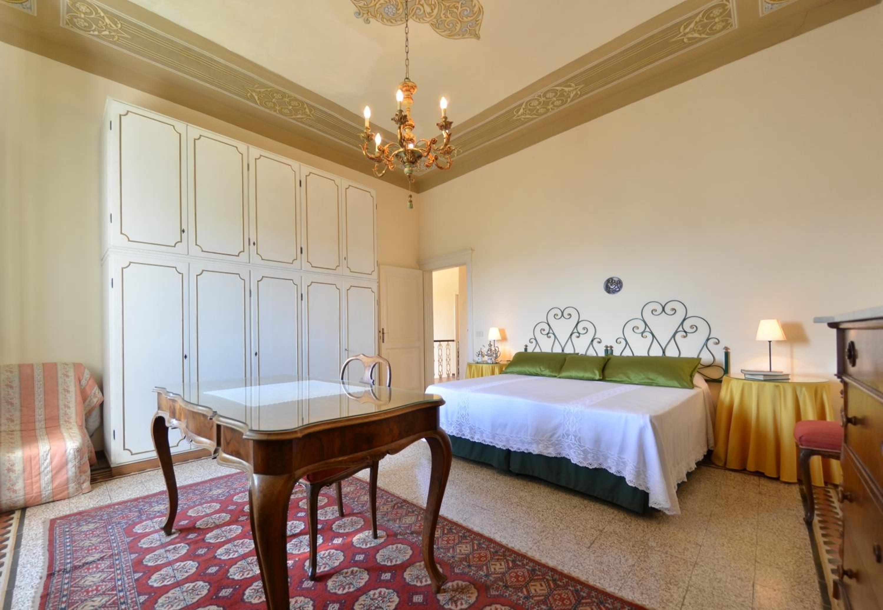 Four-Bedroom Villa on Two Floors photo 3