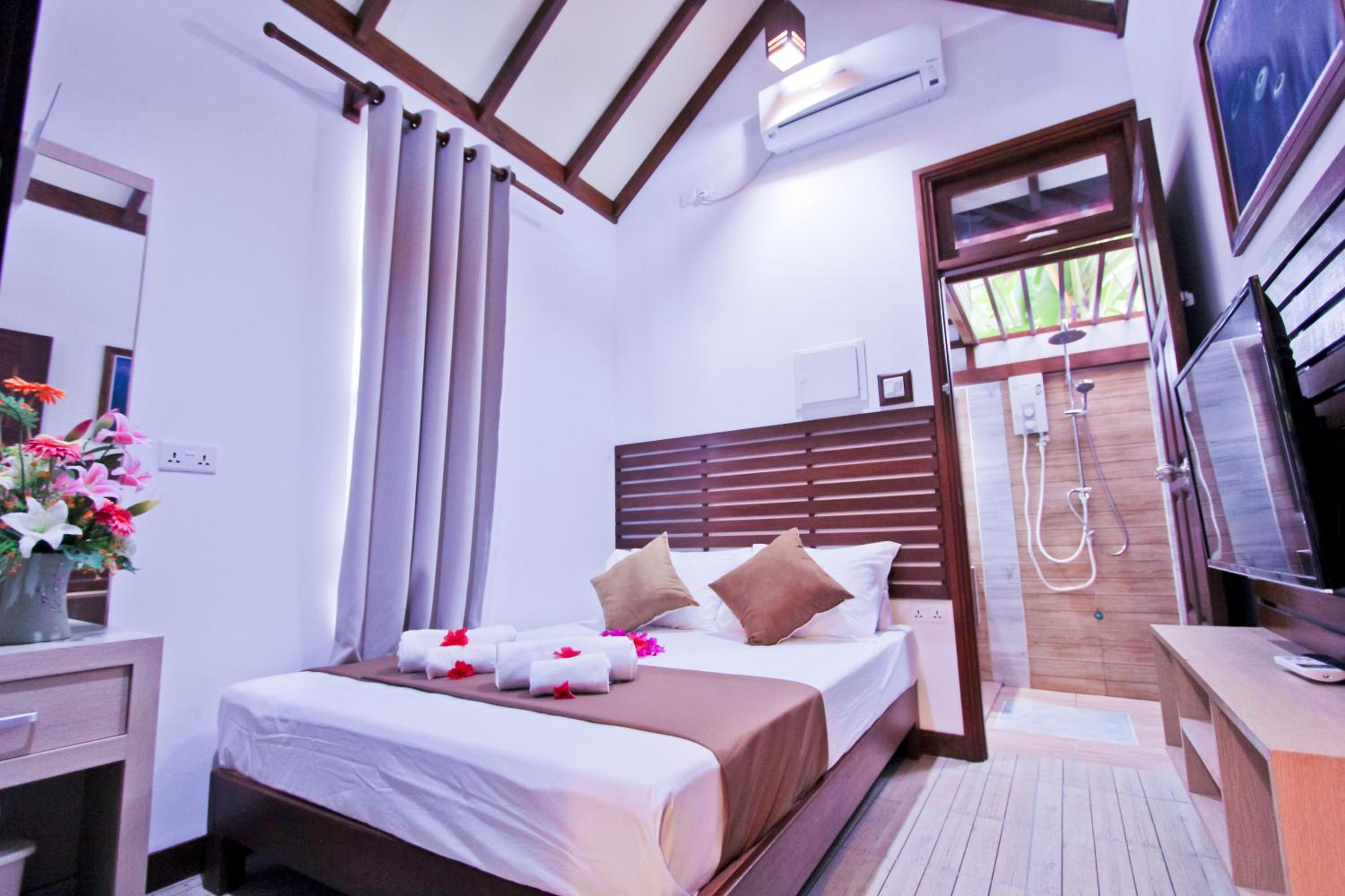 Deluxe Double Room with Shower photo 3