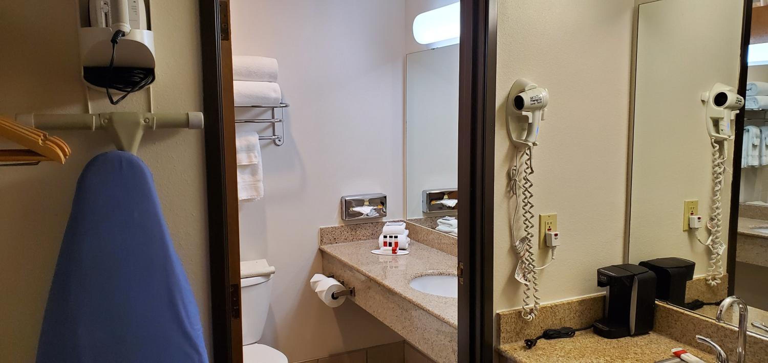 King Room - Non-Smoking - Photo 3