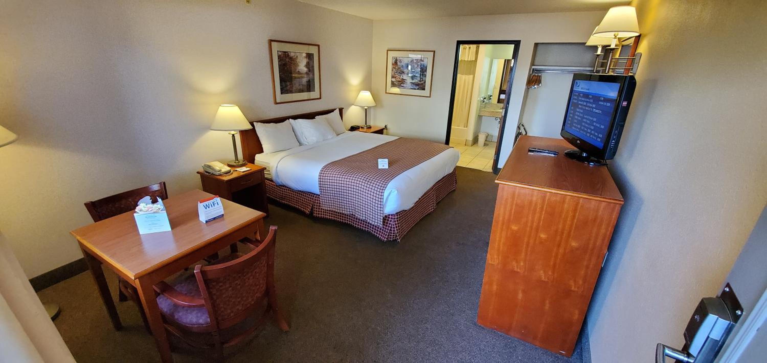 King Room - Non-Smoking - Photo 5