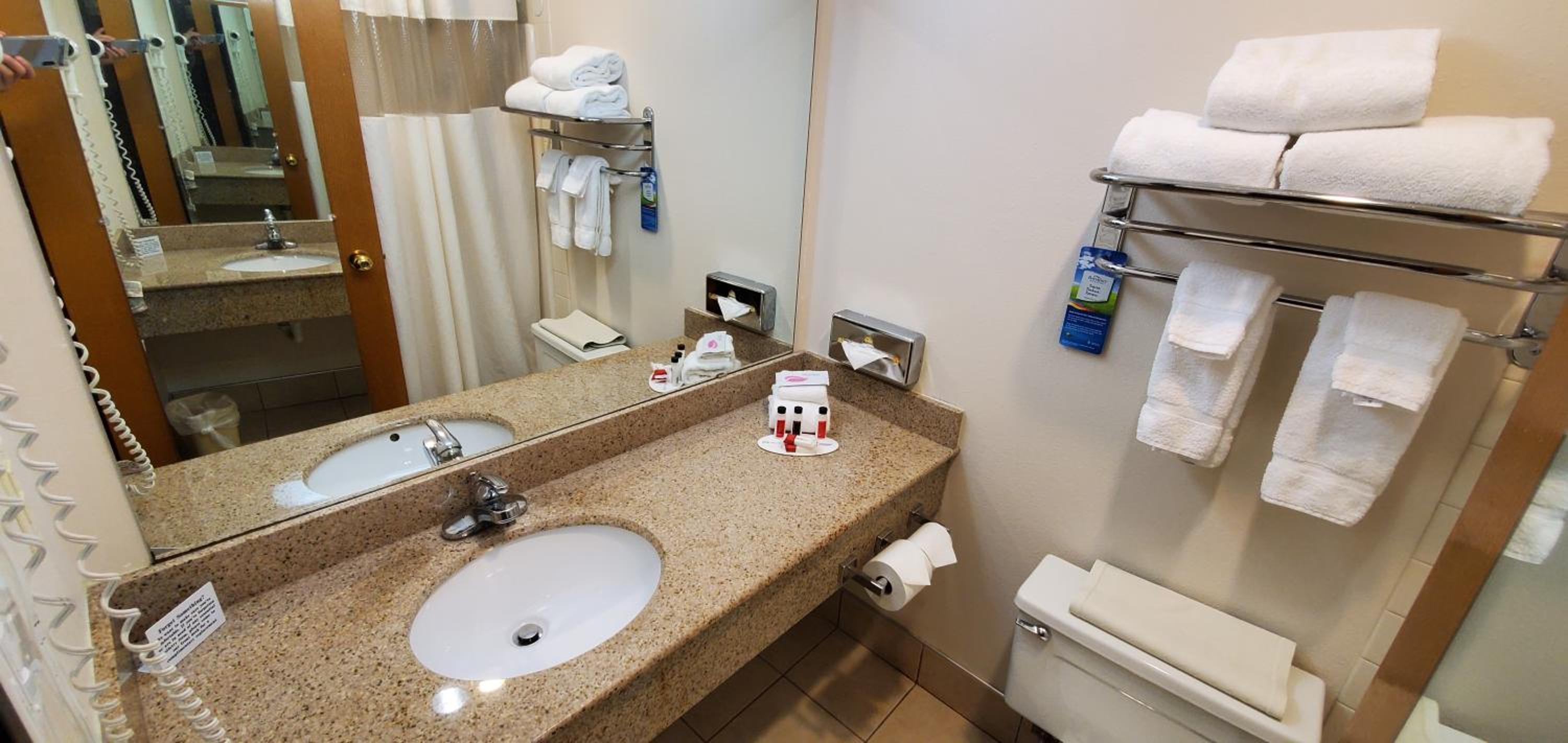 Deluxe Double Room with Two Double Beds - Non-Smoking - Photo 4